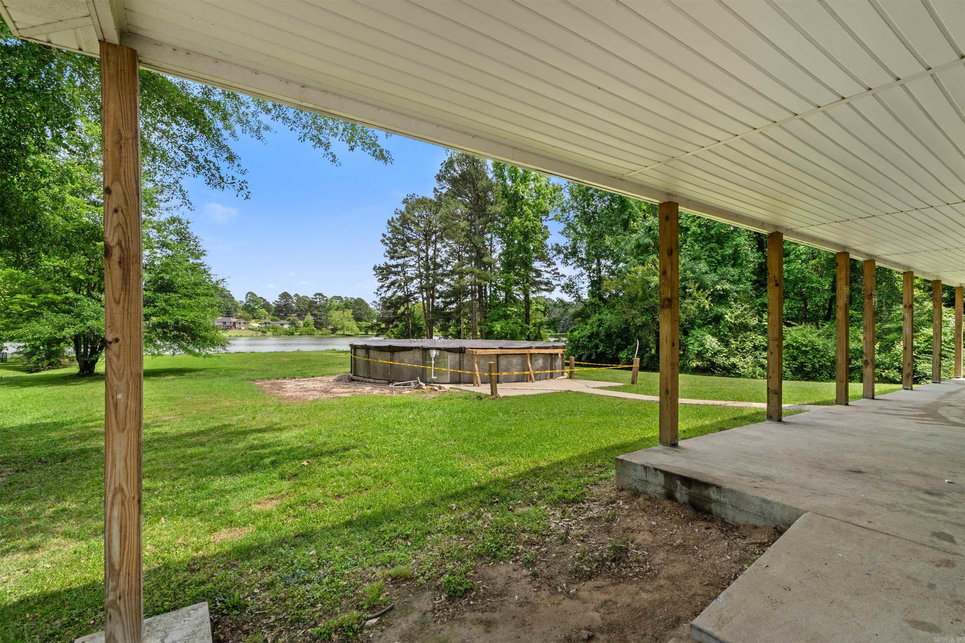 BEAUTIFUL LAKEVIEW - Residential