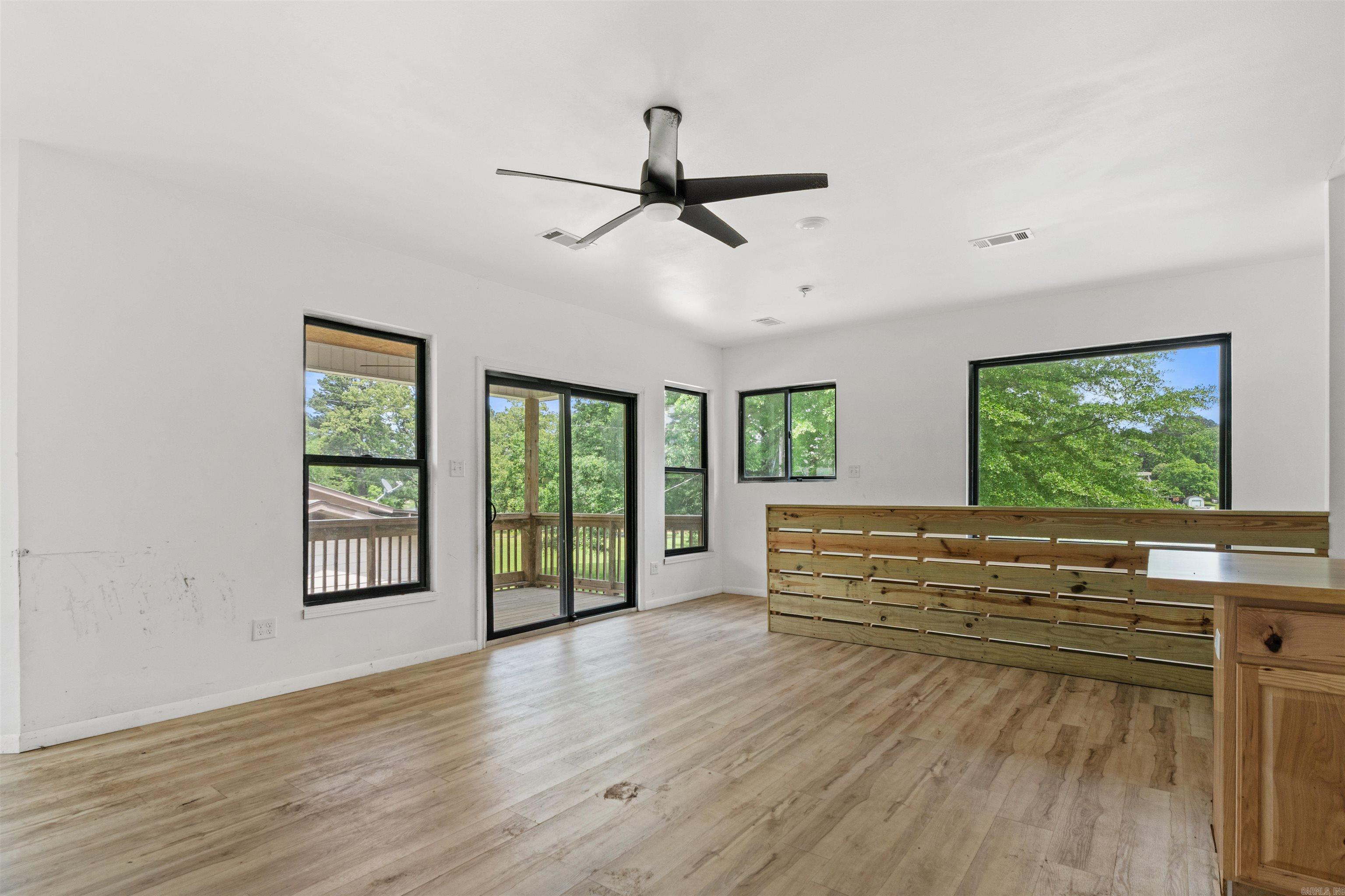 BEAUTIFUL LAKEVIEW - Residential