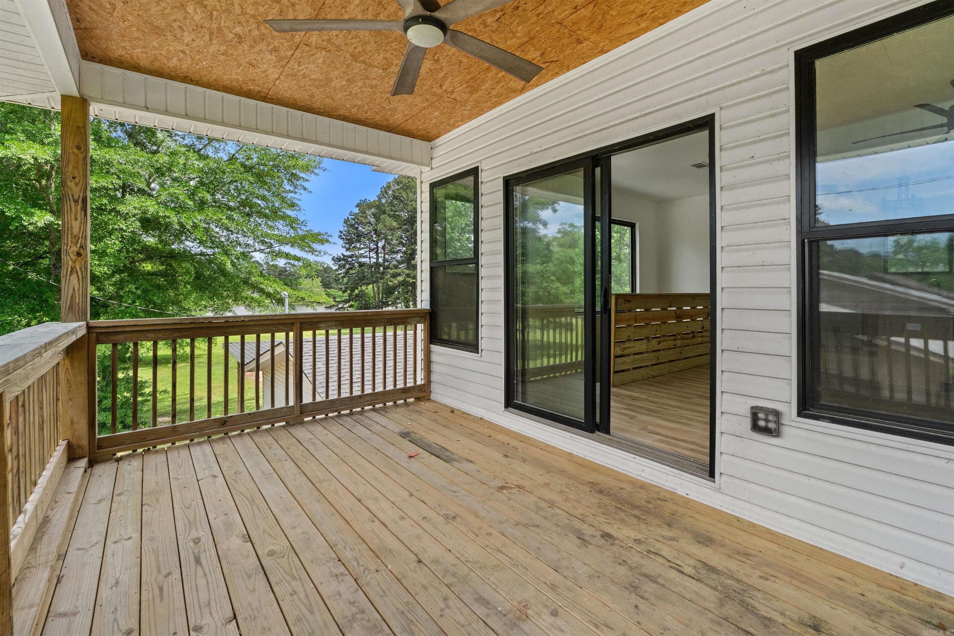BEAUTIFUL LAKEVIEW - Residential
