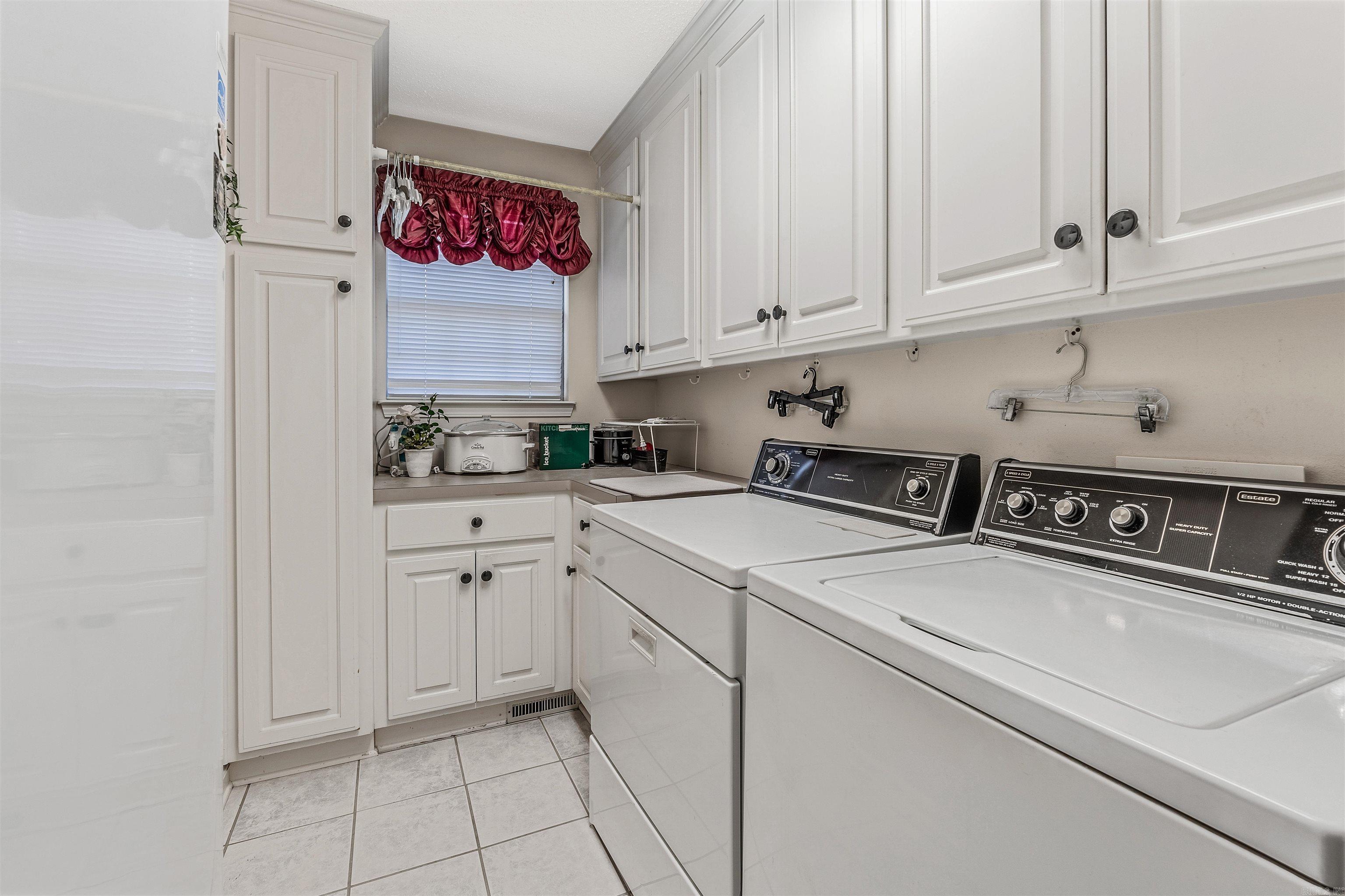 COUNTRY CLUB OF ARK THE - Residential