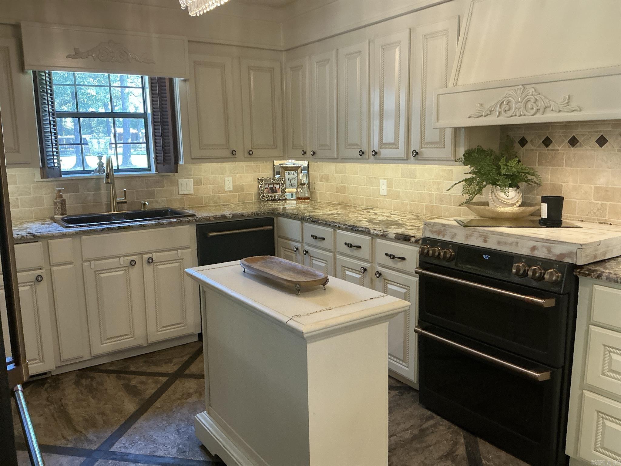 TRACI PHILLIPS S/D - Residential