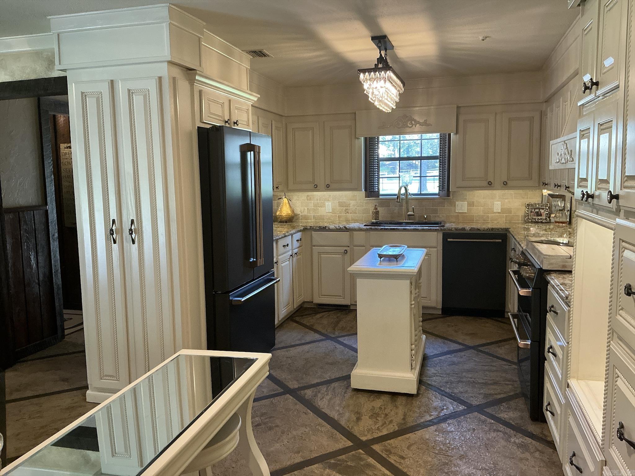 TRACI PHILLIPS S/D - Residential