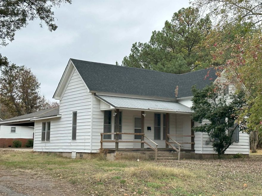 ''Charming 2-bed, 2-bath home with 1484 sq. ft. of elegant, engineered wood floors. Enjoy a spacious kitchen and a large attached red iron carport. Prime city lot within walking distance of the University of the Ozarks. Plus, a brand-new roof has just been installed. Your ideal home awaits!''