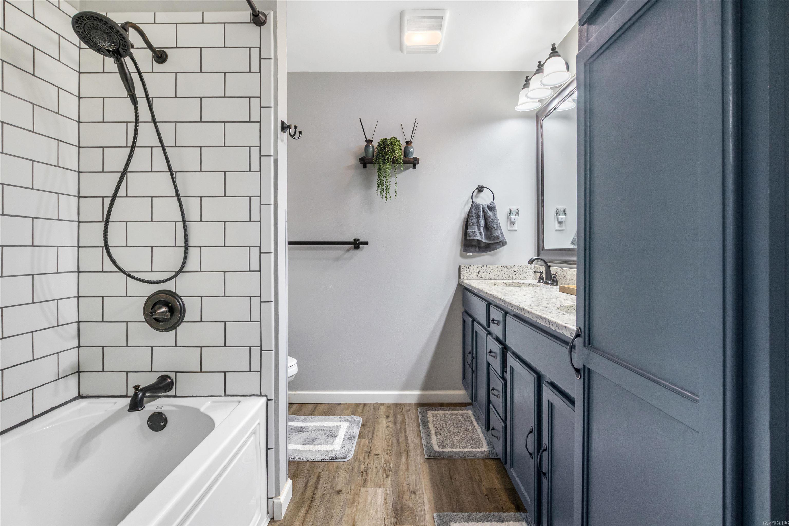 COUNTRY WOOD UNIT - Residential