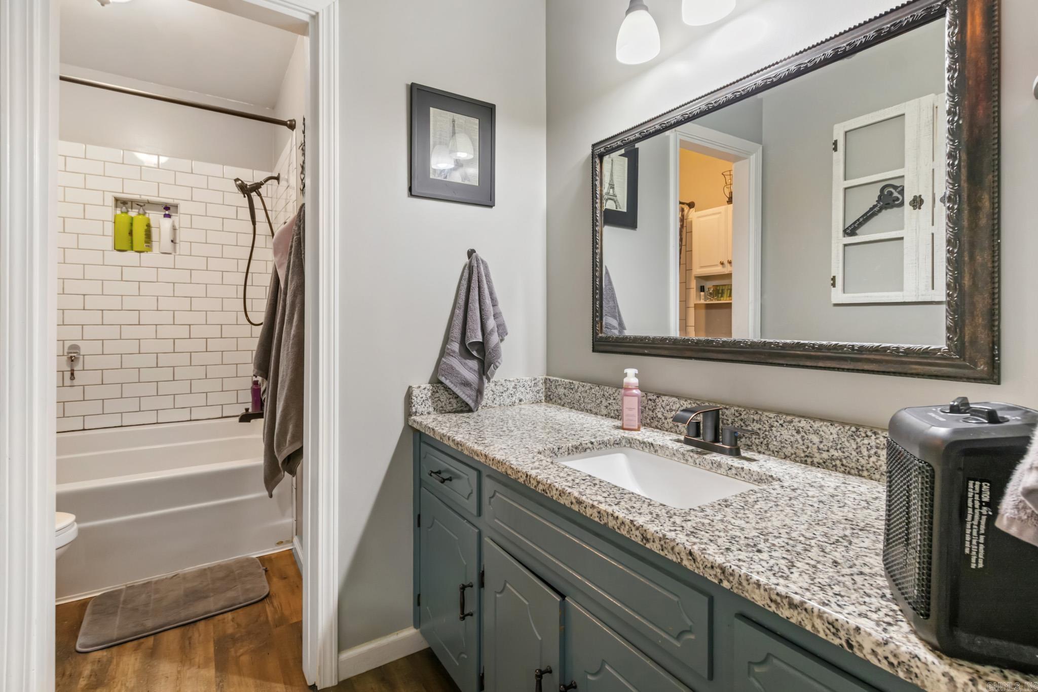 COUNTRY WOOD UNIT - Residential