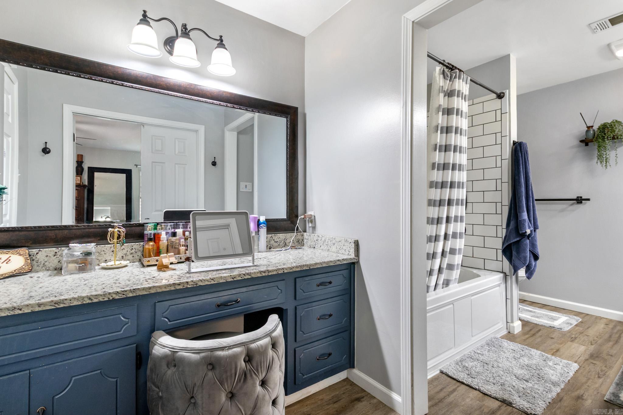 COUNTRY WOOD UNIT - Residential