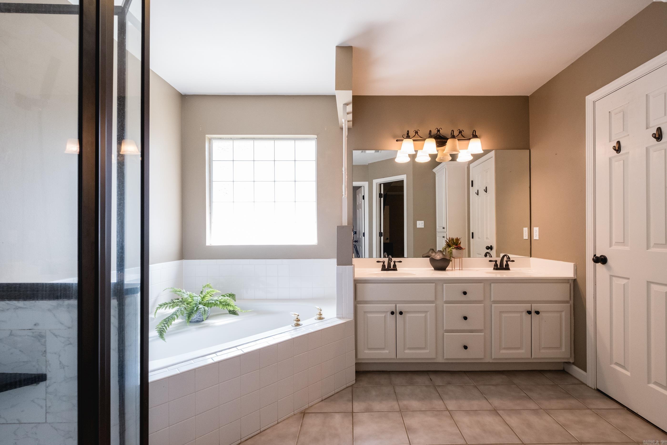 DIAMOND POINTE - Residential