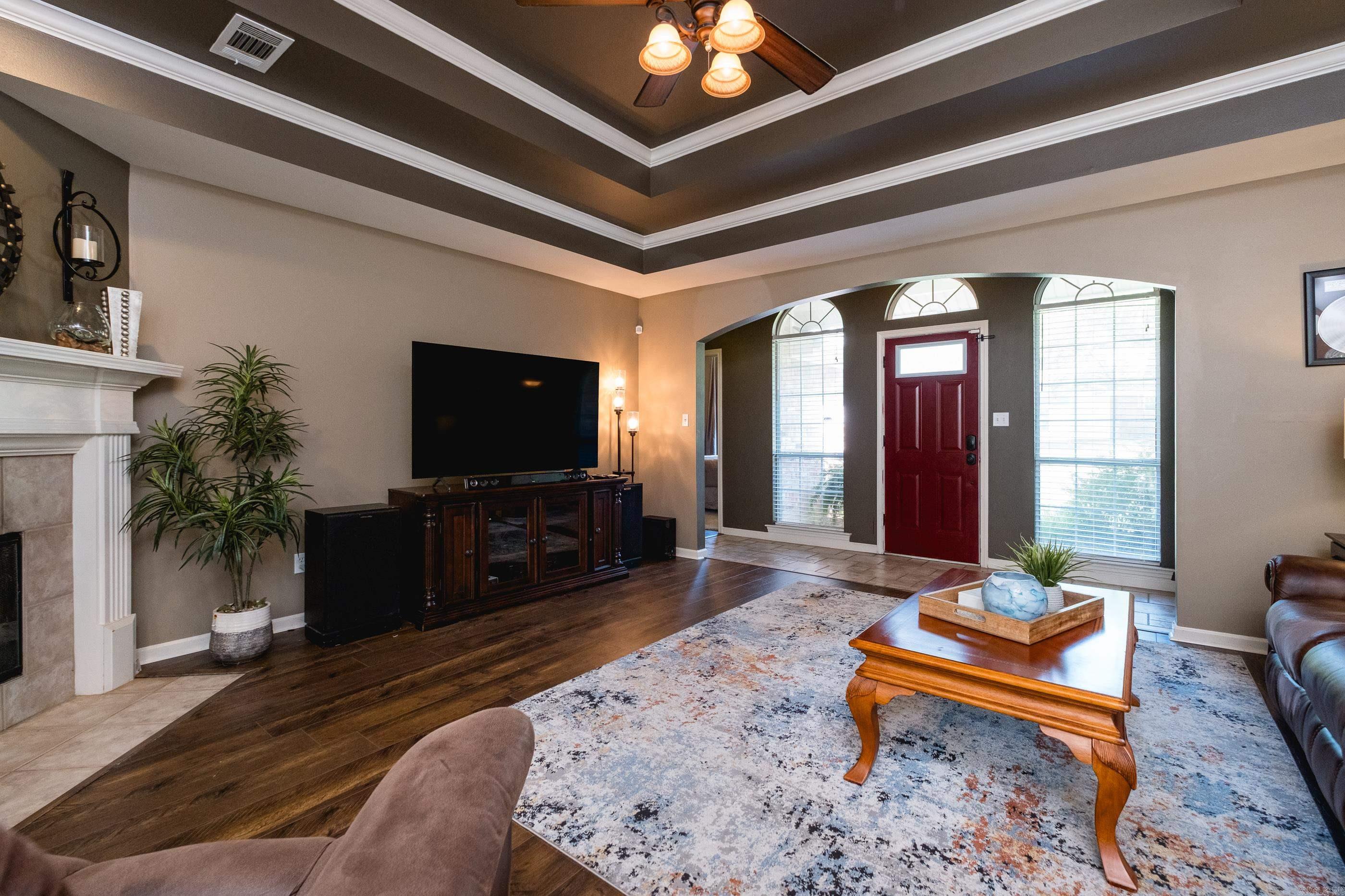 DIAMOND POINTE - Residential