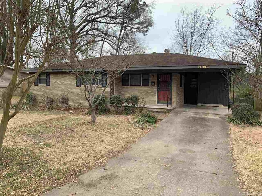 Great Midtown Location! 3 bed 2 bath, hardwoods throughout, big fenced yard, open kitchen, flat lot. Don't miss this one. Call agent for showings.