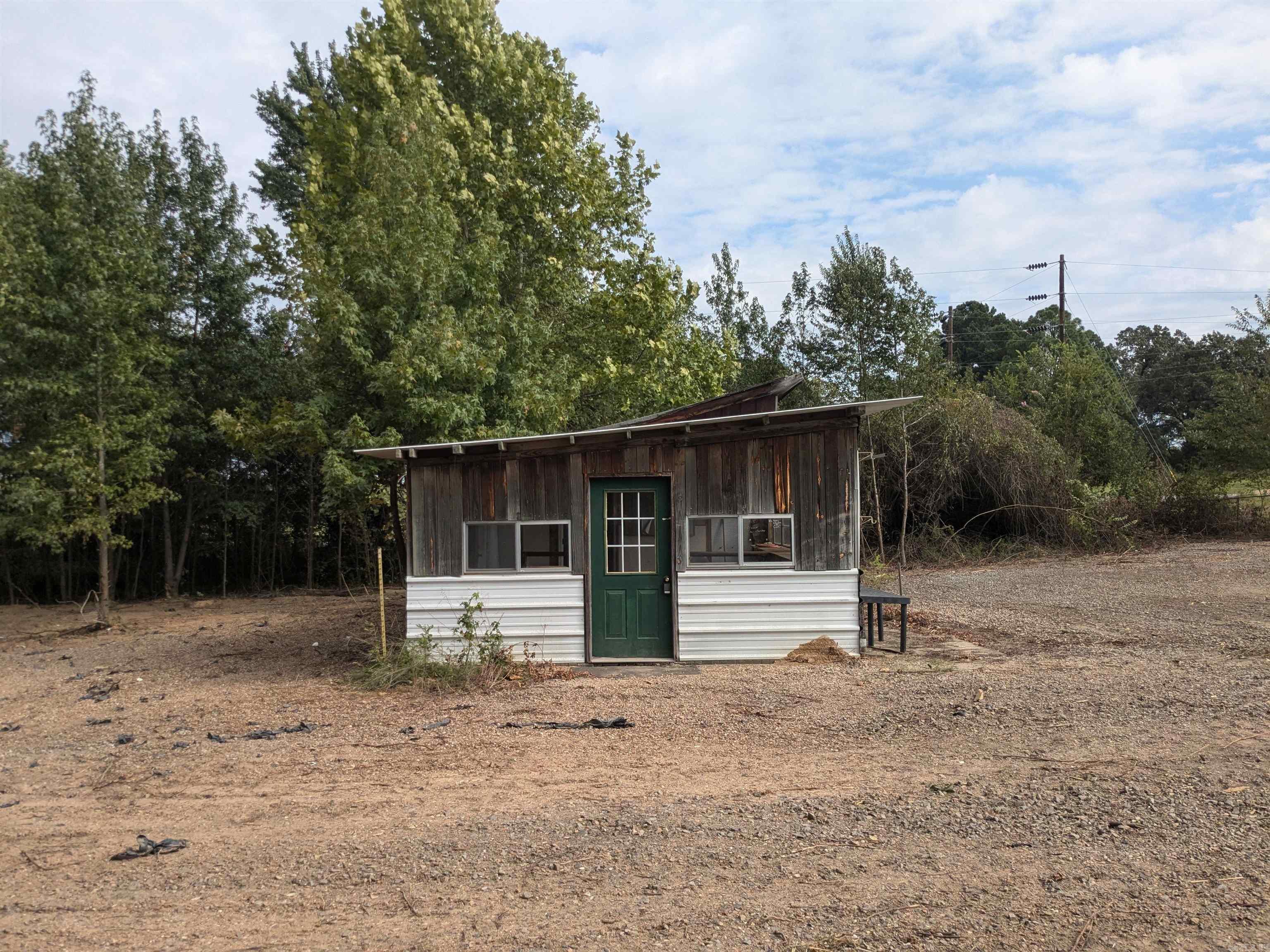 Country - Commercial Sale