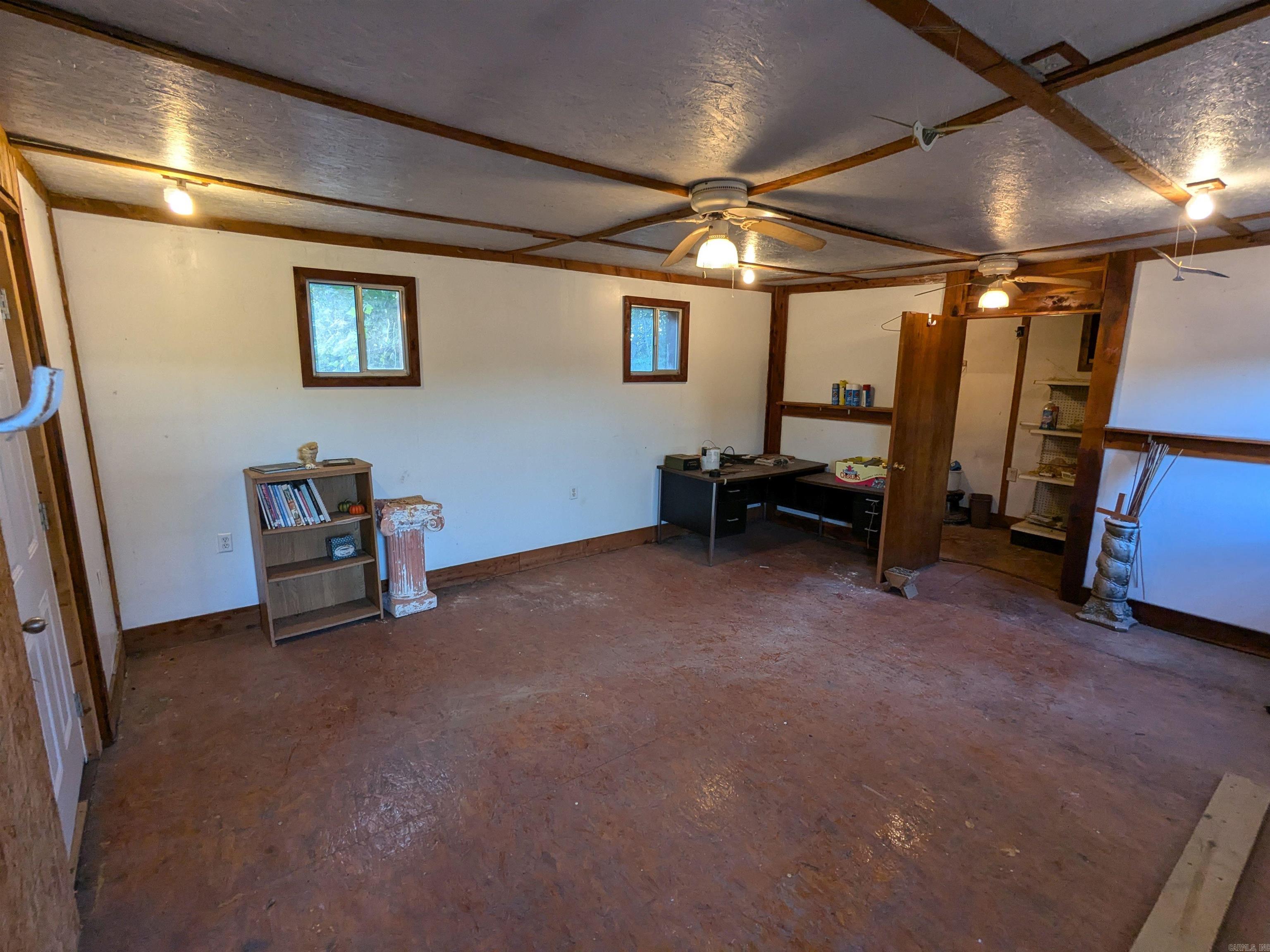 Country - Commercial Sale