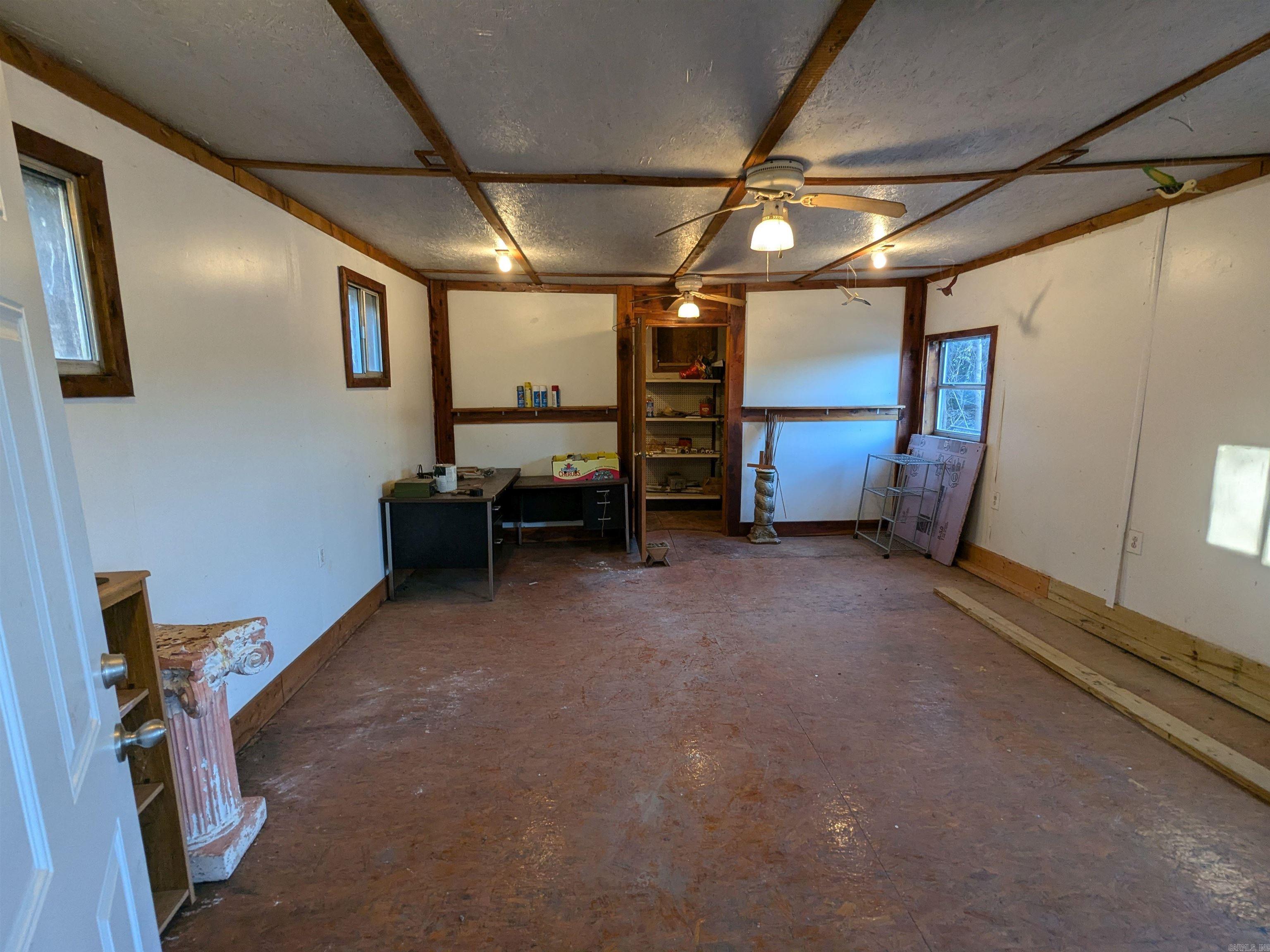 Country - Commercial Sale