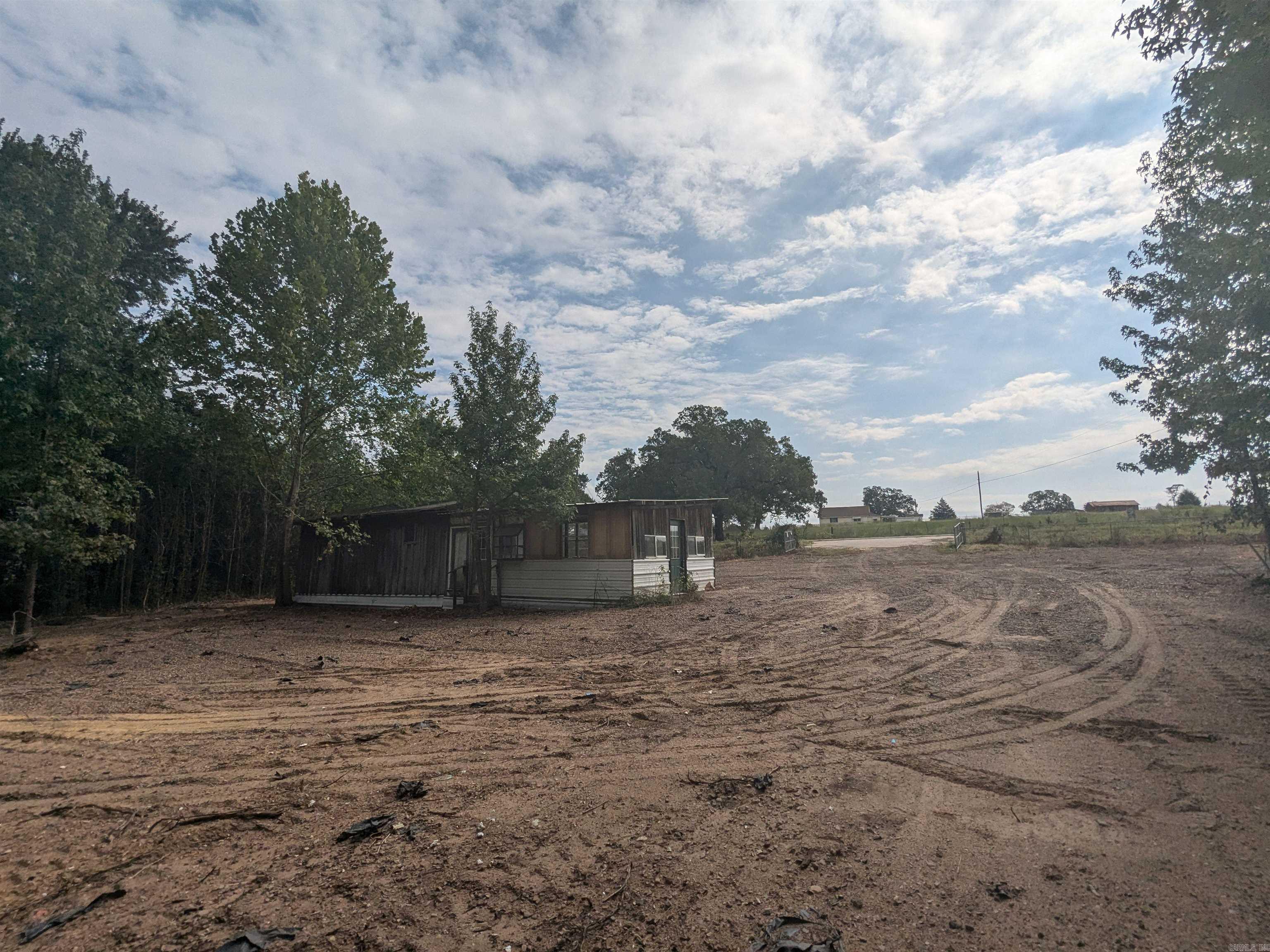 Country - Commercial Sale