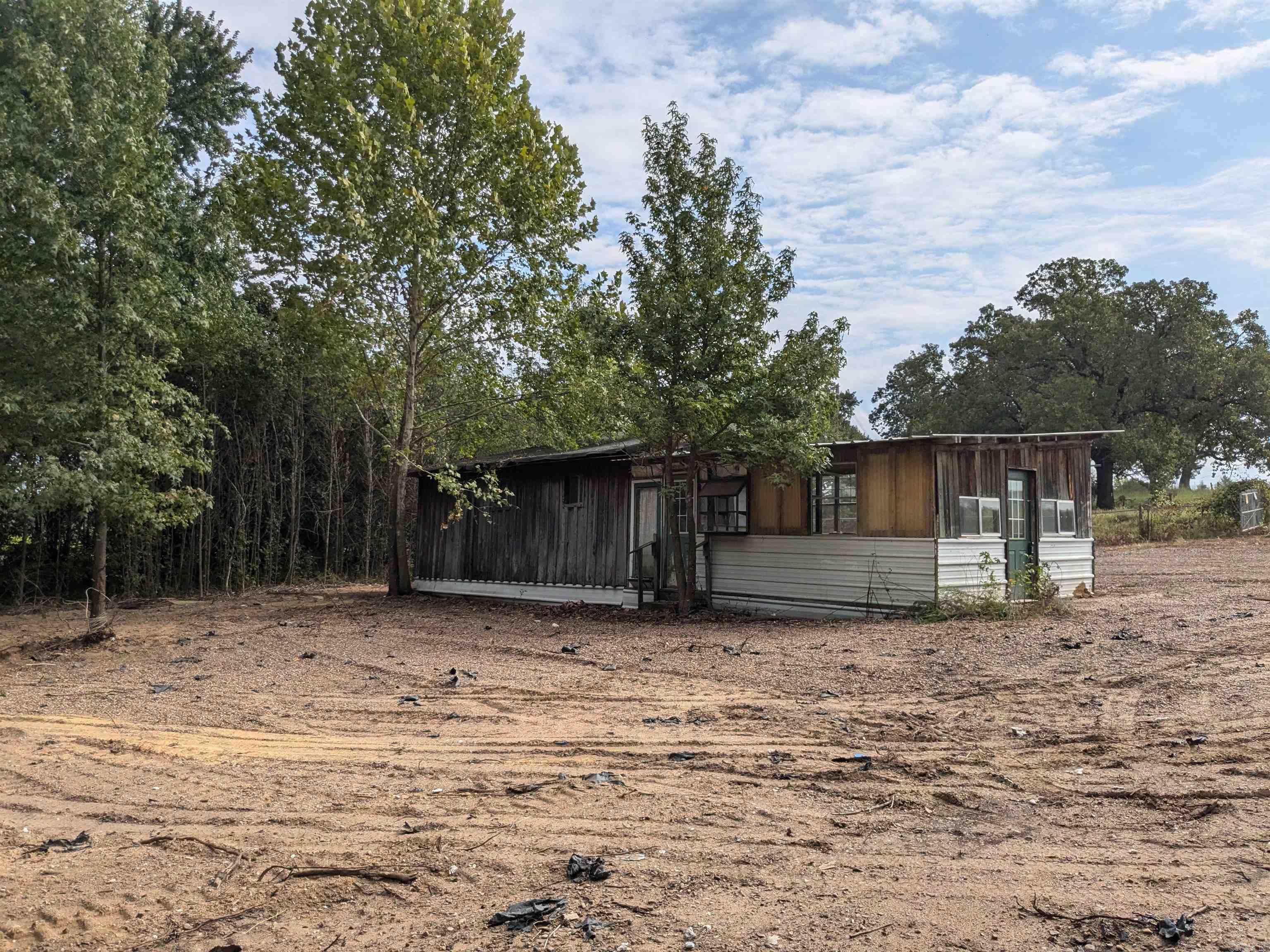 Country - Commercial Sale