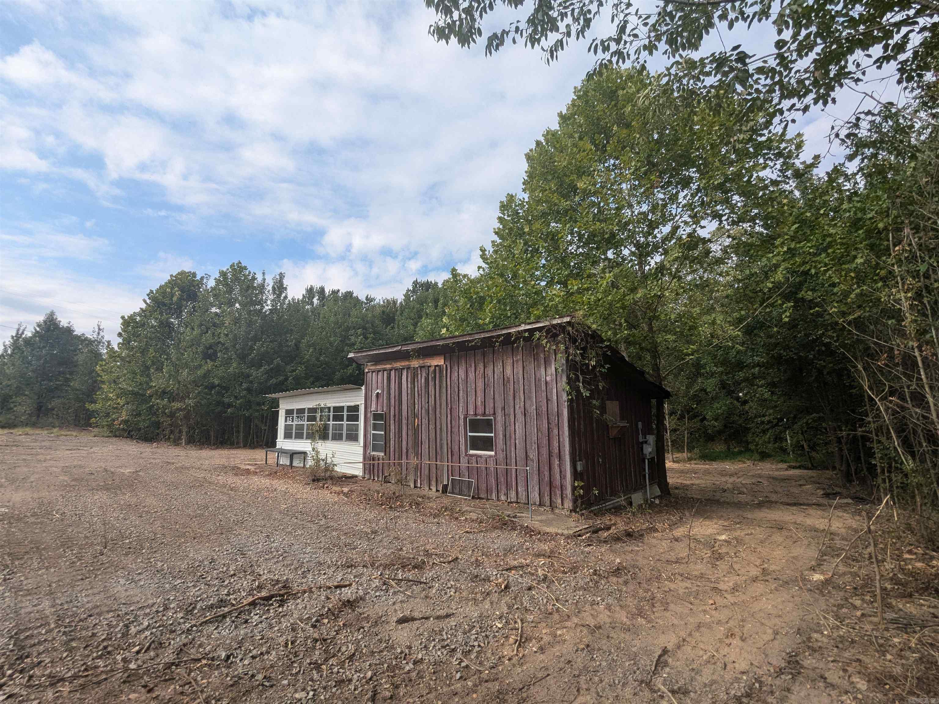 Country - Commercial Sale