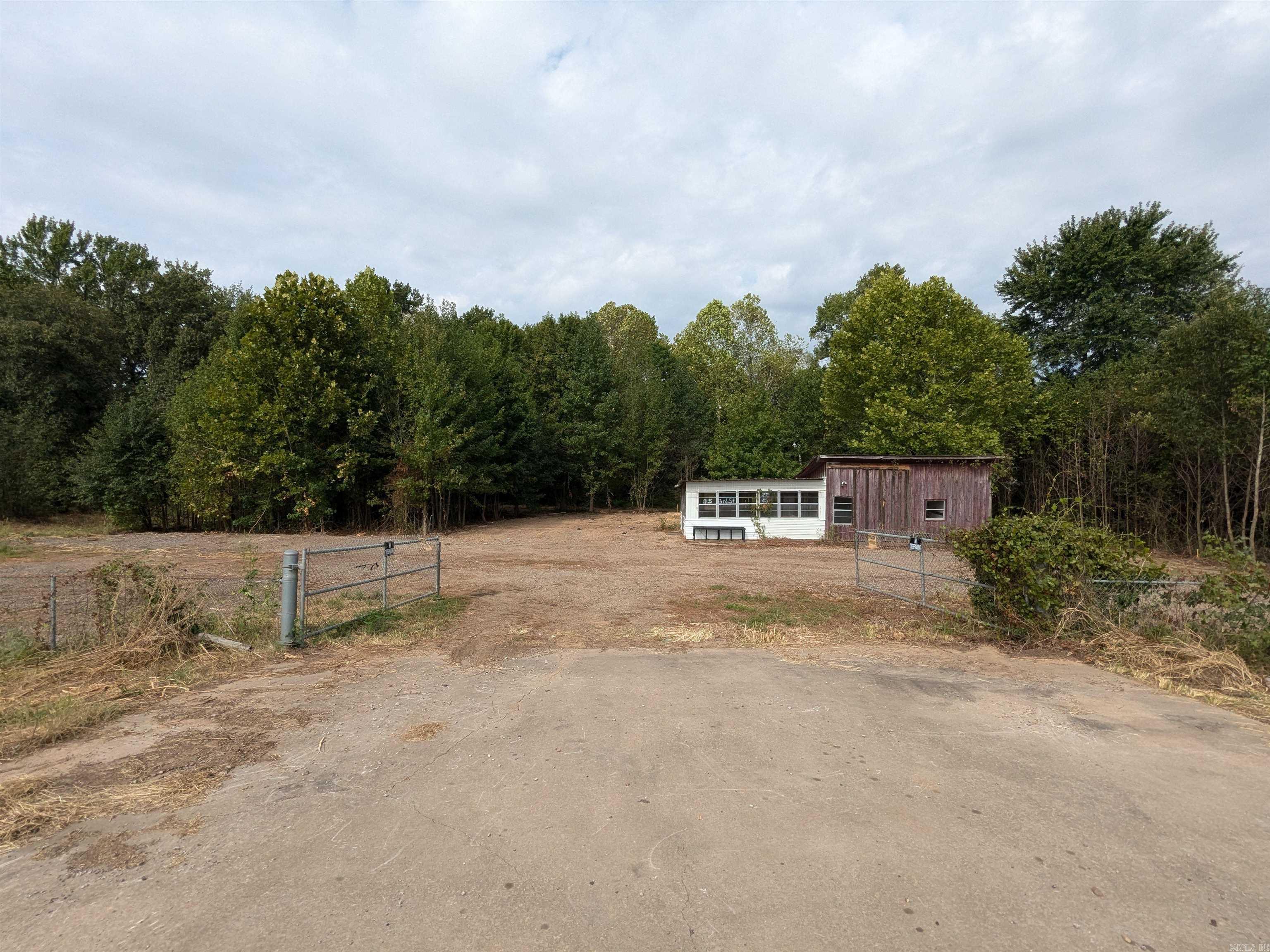 Country - Commercial Sale