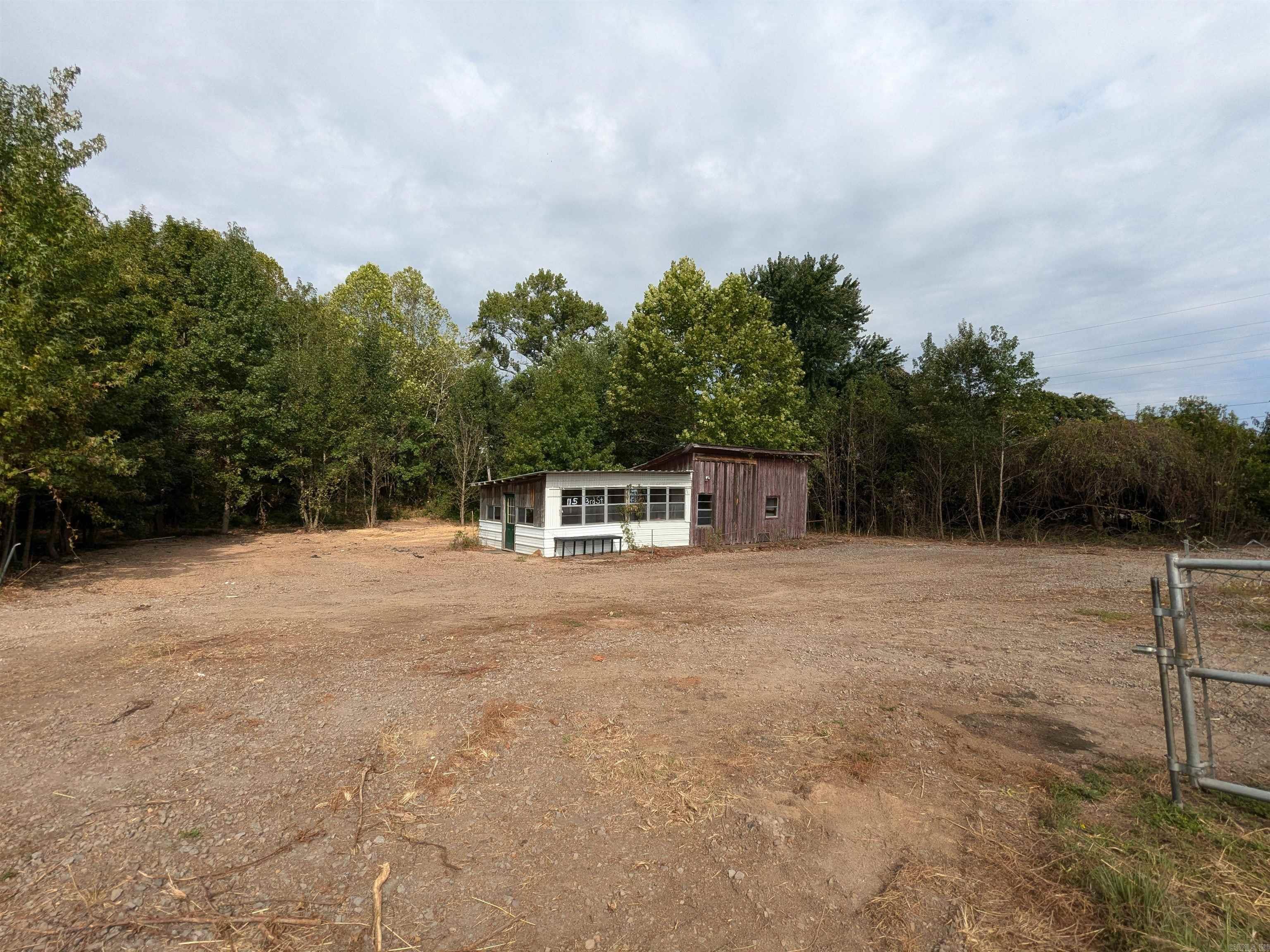 Country - Commercial Sale