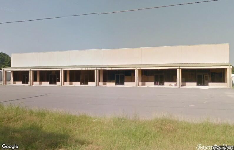 Great Shopping Center Investment! High Traffic Visibility!!