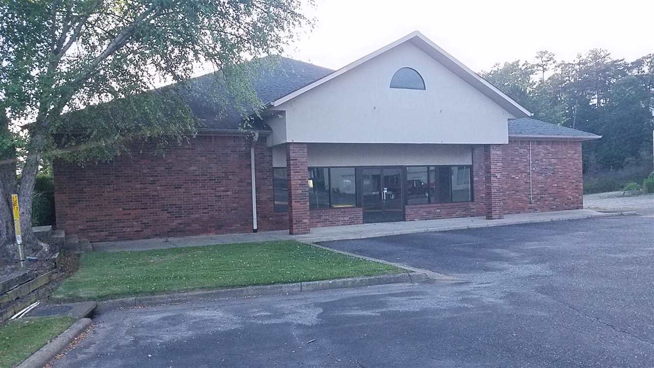 A large open floor plan building can be subdivided or leased in its entirety. Located outside of Hot Springs Village West Gate. Owner / Landlord is open to all offers. There is a $2.20psf NNN charge.