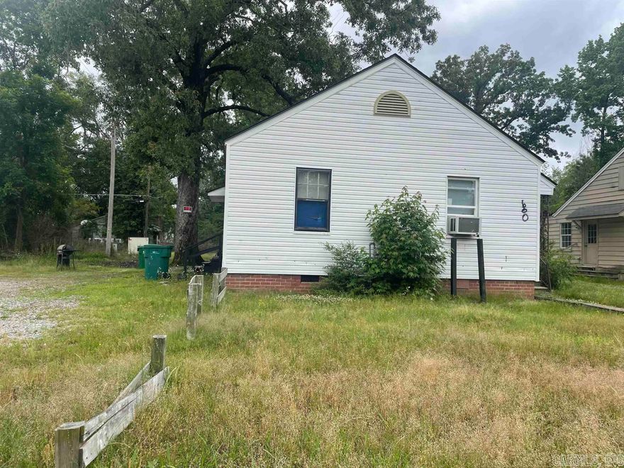 1 bed 1 bath duplex for sale! Located just a few feet from Taco Bell, Popeyes, and Jefferson Square! This property would make a great investment and is fully occupied with long term tenants. Call today to view!!