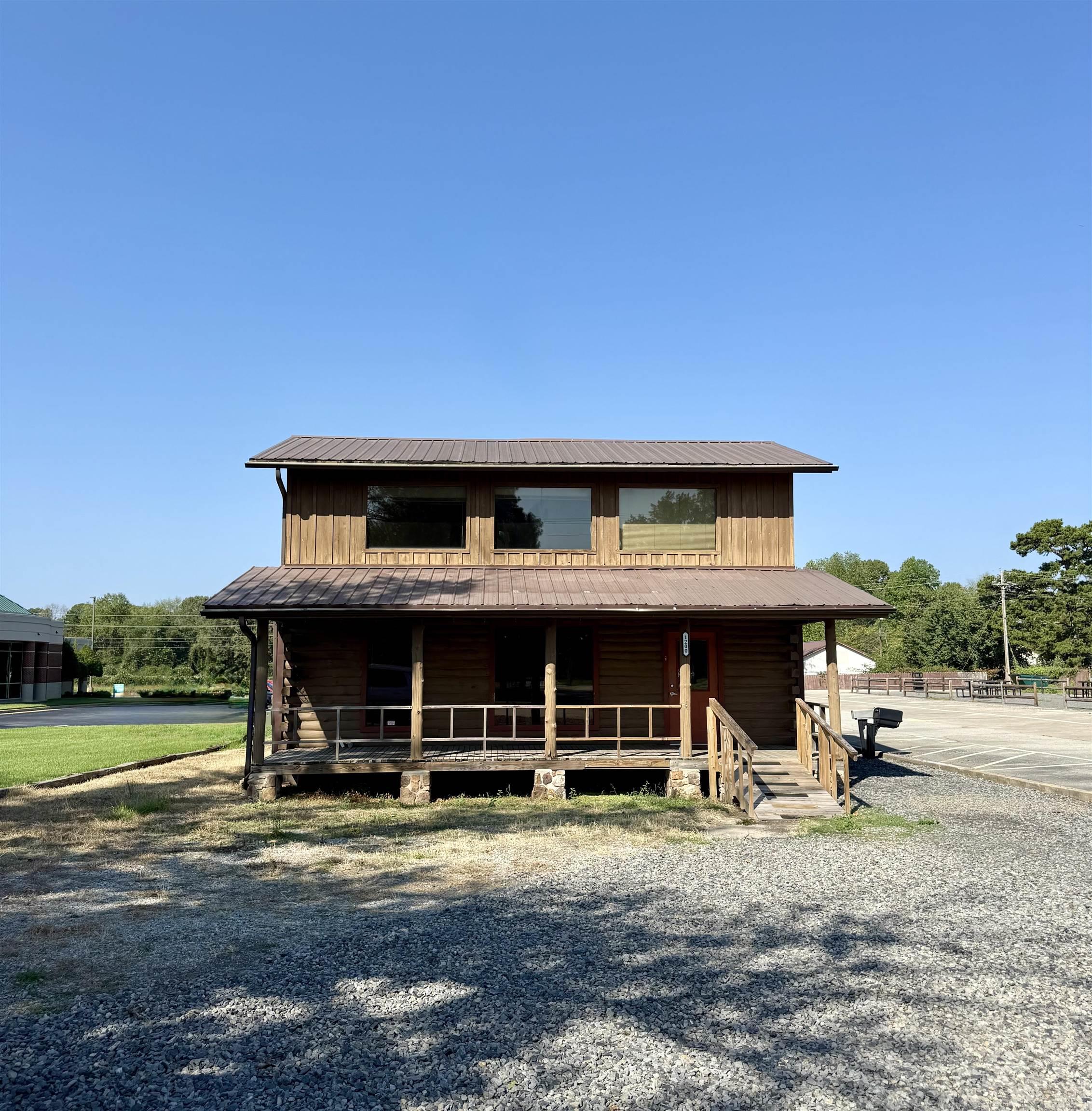 Excellent commercial property. Approximately 55 feet of Hwy 25 B frontage and PRIME location! Previously a salon, perfect location for an office, make it your own space. Stylish log cabin structure. Open space with kitchenette and bathroom downstairs, with 2 storage closets, open floor plan upstairs. 5x30 front porch, steel sign structure and another lighted pole sign at the road, metal sign on the building.