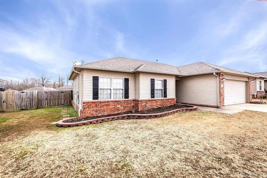 3 bed, 2 bath, open floor plan with tile throughout the entire house. Granite tops in the kitchen with stainless steel appliances. Master bedroom has a MASSIVE closet. 2 car garage and fenced in back yard. Call today to check it out!