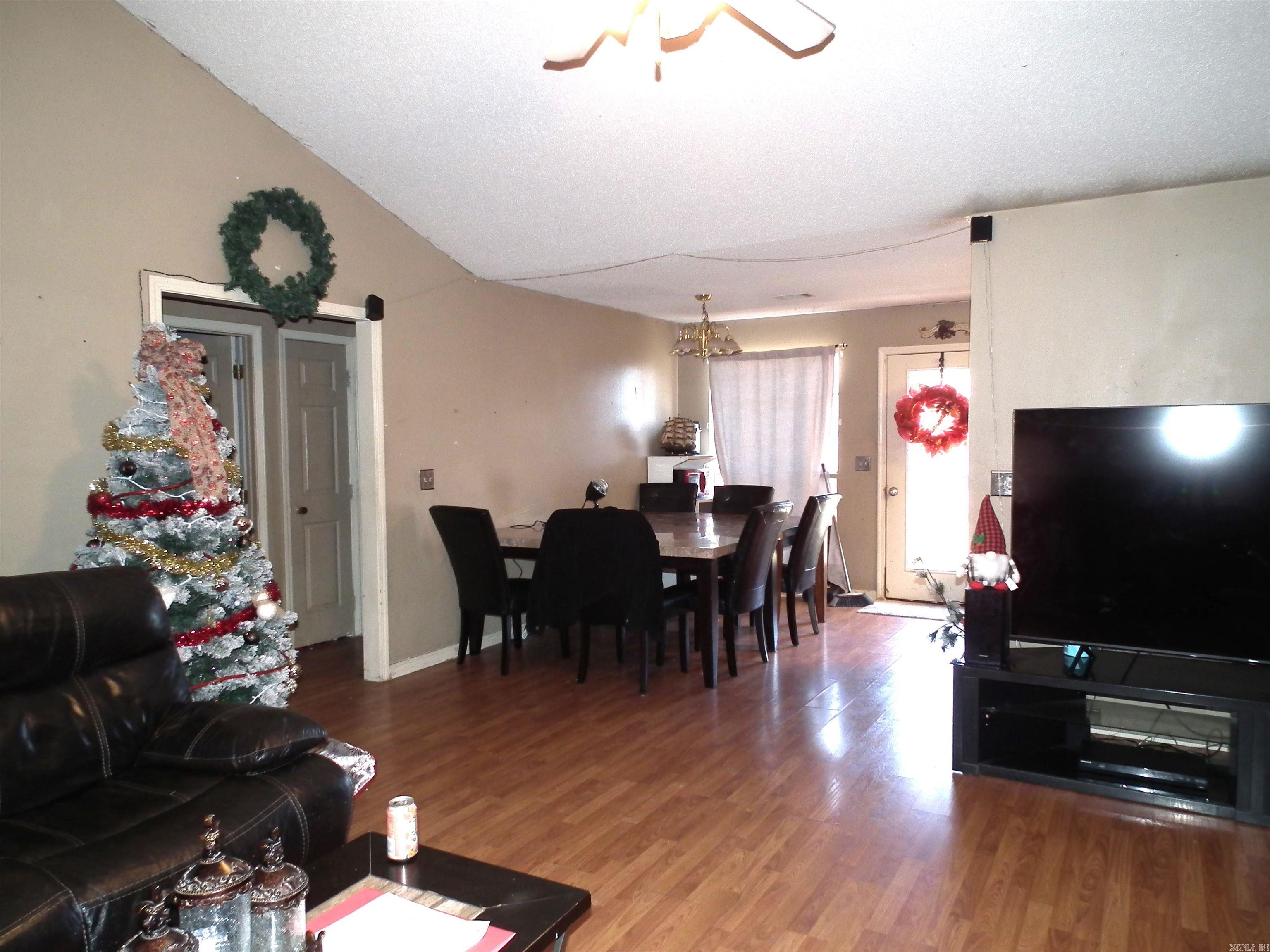 ARROWHEAD VILLAGE - Residential