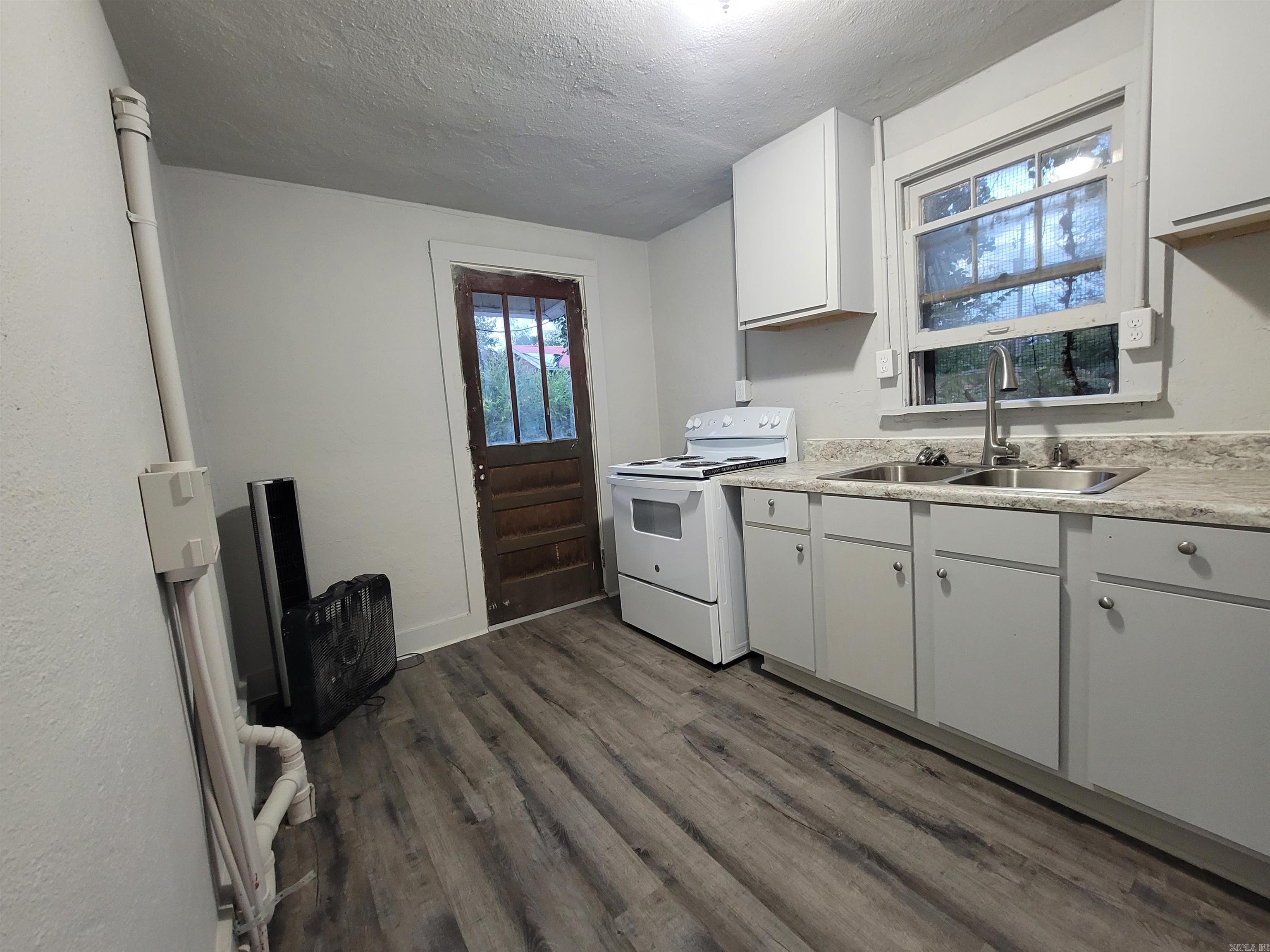 HSR BLK - Residential Lease