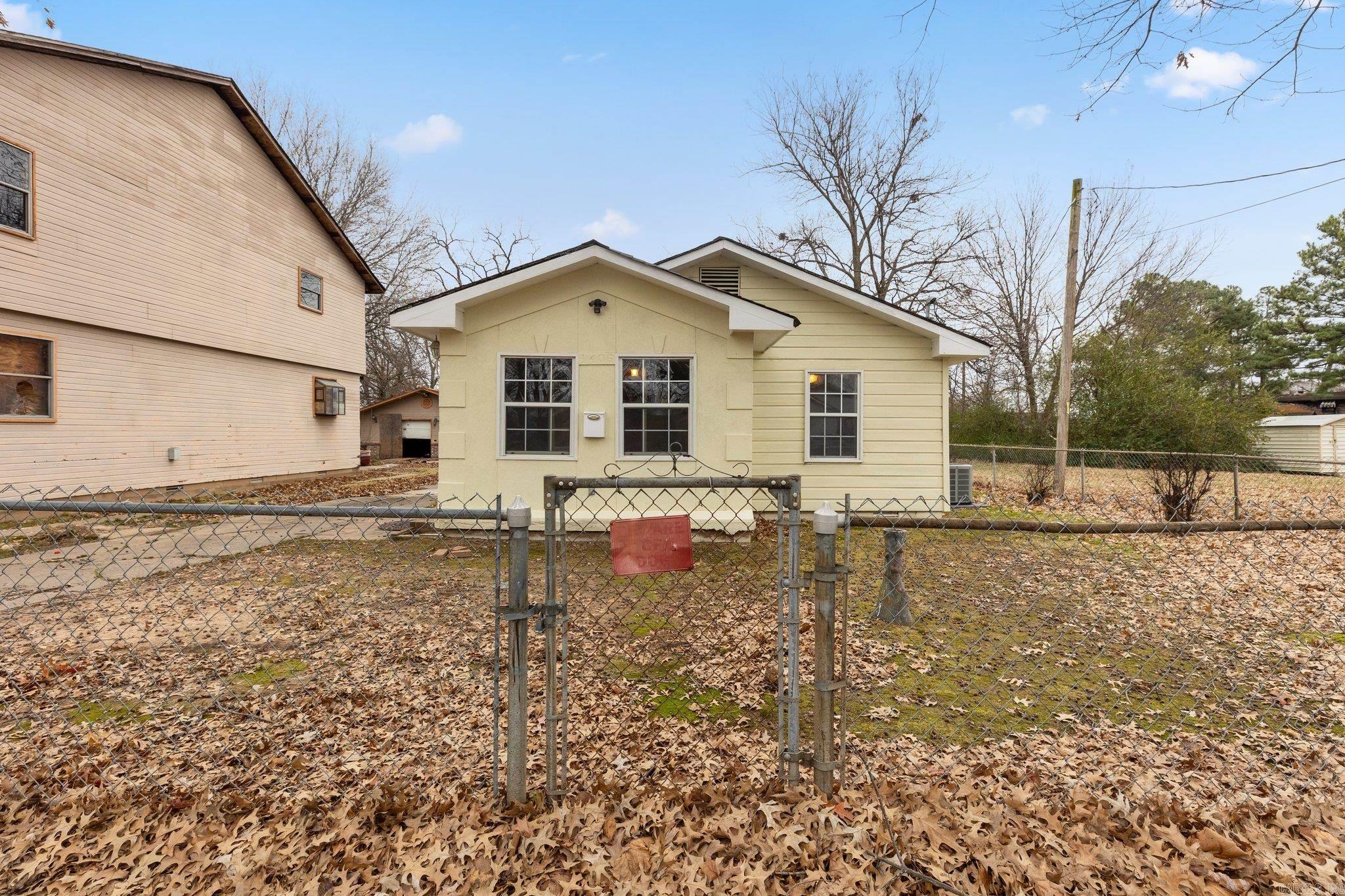 Welcome to 1406 Vine Street! This inviting 3-bedroom, 1.5-bath home features 992 sq. ft. of well-utilized space, perfect for those seeking a cozy and comfortable living environment. Recently remodeled, this house offers modern touches and a fresh atmosphere. Situated in a community with convenient access to local amenities, it’s an ideal option for first-time buyers or those looking for a manageable space. Don’t miss out on the chance to own this charming home—schedule your showing today!  1406 Vine St and 1410 Vine St can also be sold as a package deal for $165,000 total!