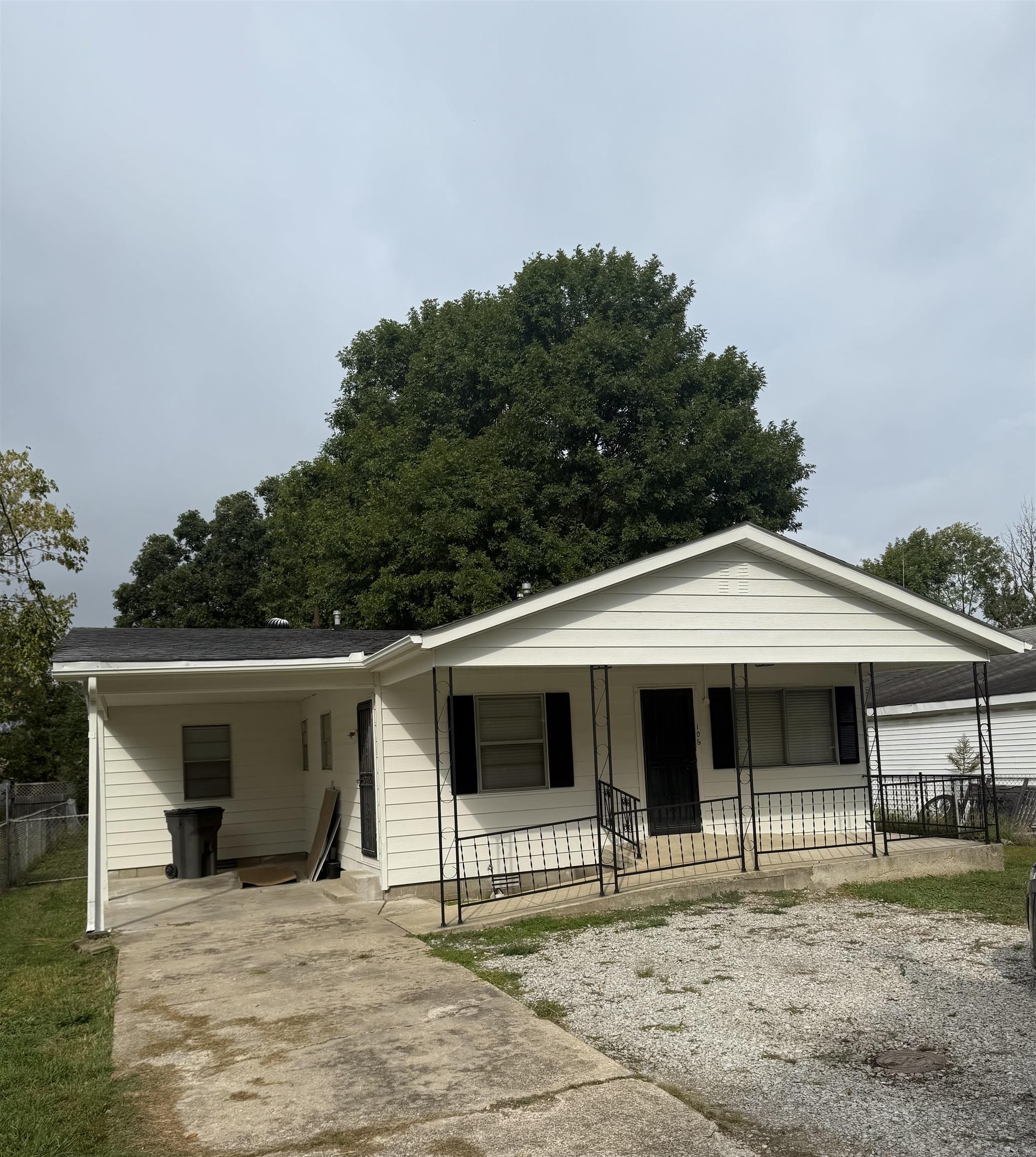 Cute starter home, 2-3 bedrooms, new paint outside and inside, new carpet and laminate flooring, new tub surround in bathroom, in the next few weeks, new windows and new HVAC will be installed, this is a must see.