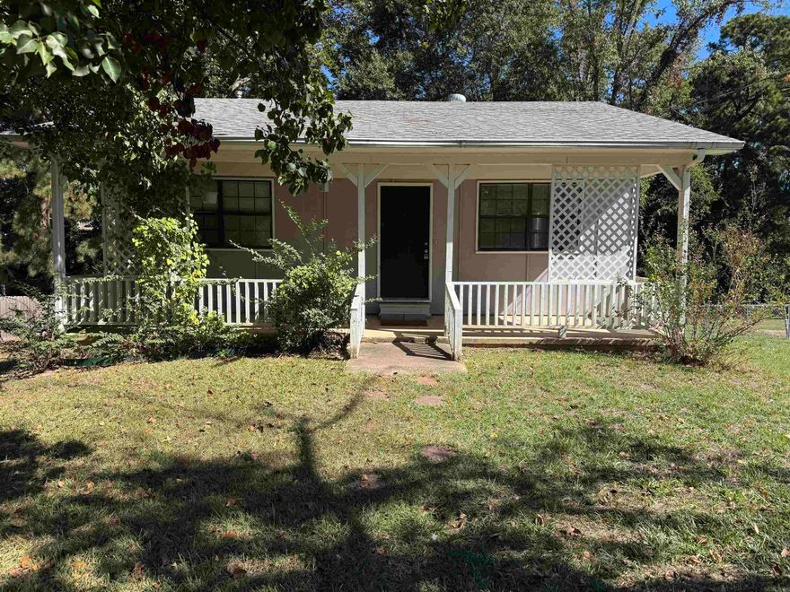 Great property for first time home buyer or investment opportunity! Convenient Benton location, House has approx. 1,680 sqft total (840 sqft each level). Open living/dining/kitchen area with 2 bedrooms and 1 bathroom on first level. Lower level has living/dining/kitchen area with 1 bedroom, 1 bathroom and 1 additional room (no window). *Owner agent