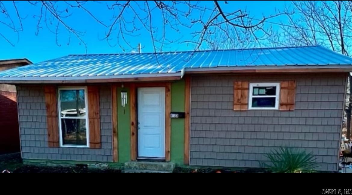 Motivated Seller ā Will Consider All Offers! Fully remodeled 2 bed, 1 bath in Rector with new metal roof, windows, siding, flooring, mini-splits, and more! Updated kitchen & bath + appliances included. Bonus space in primary bedroomāgreat for office or nursery. Spacious backyard with new deck. Move-in ready and priced to sell.