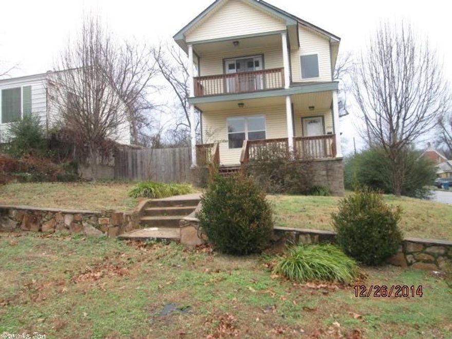 Two story vinyl siding home with two car garage located in the heart of Little Rock. Three bedrooms and two baths upstairs. Nice hardwood floors in living room, dining room. Beautiful kitchen with lots of cabinet space. This is a must see. Property is being sold via an online marketing event. All offers must be submitted on homesearch.com. Any financed offers require a pre-qual from Greenlight loans 888-668-5832.