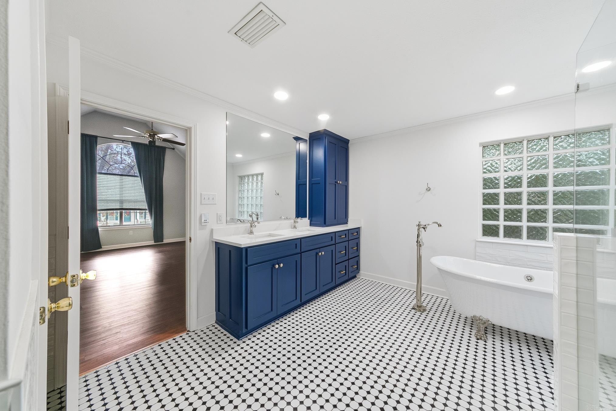 ROYAL OAKS - Residential