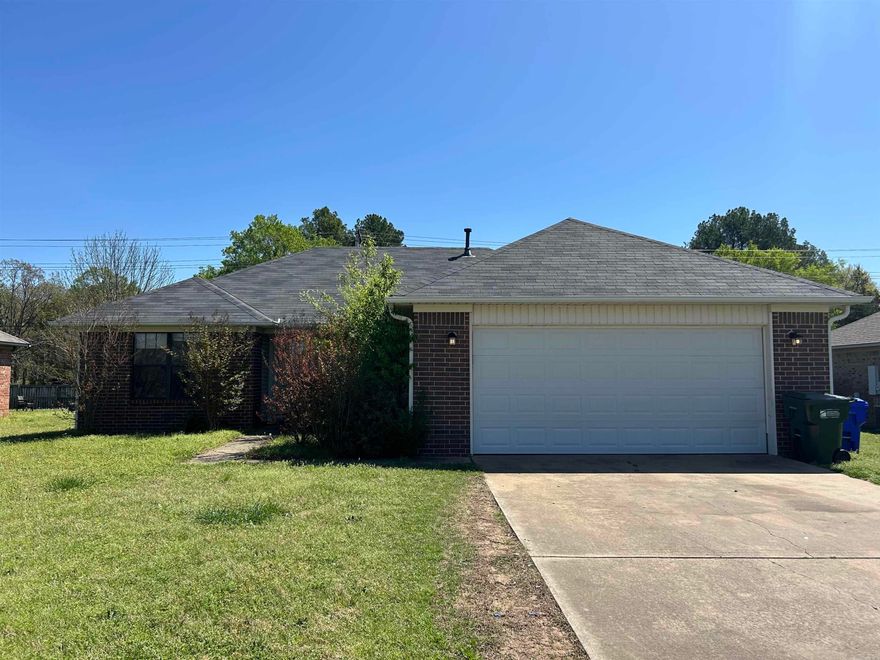 Charming home available in the desirable Nichole’s Place subdivision of Conway! This lovely house features 3 bedrooms, 2 bathrooms, and offers a comfortable 1,222 square feet of living space. Don’t miss out on this fantastic opportunity to make this charming home yours! Schedule your viewing today!