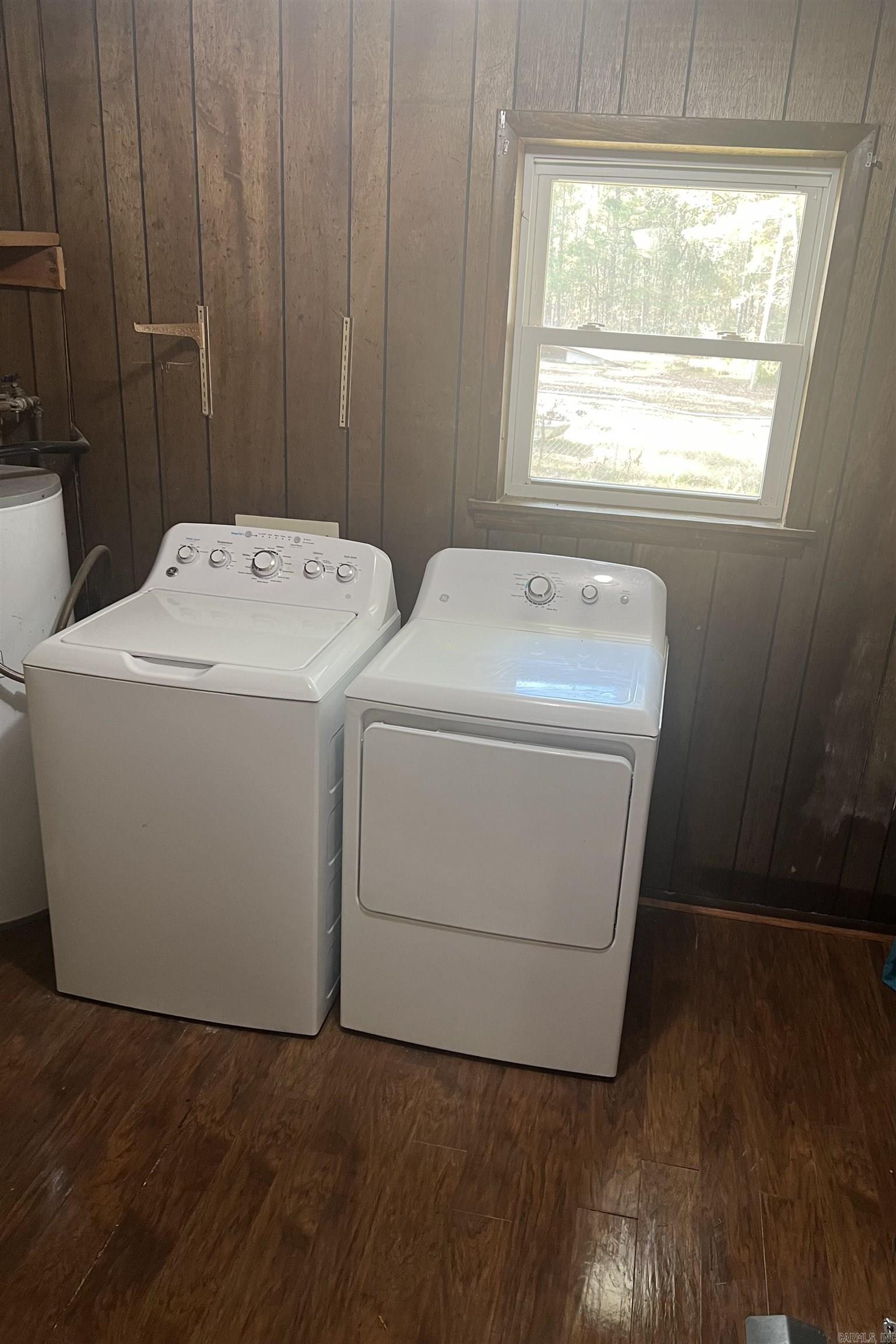 MOORES COUNTRY CLUB - Residential