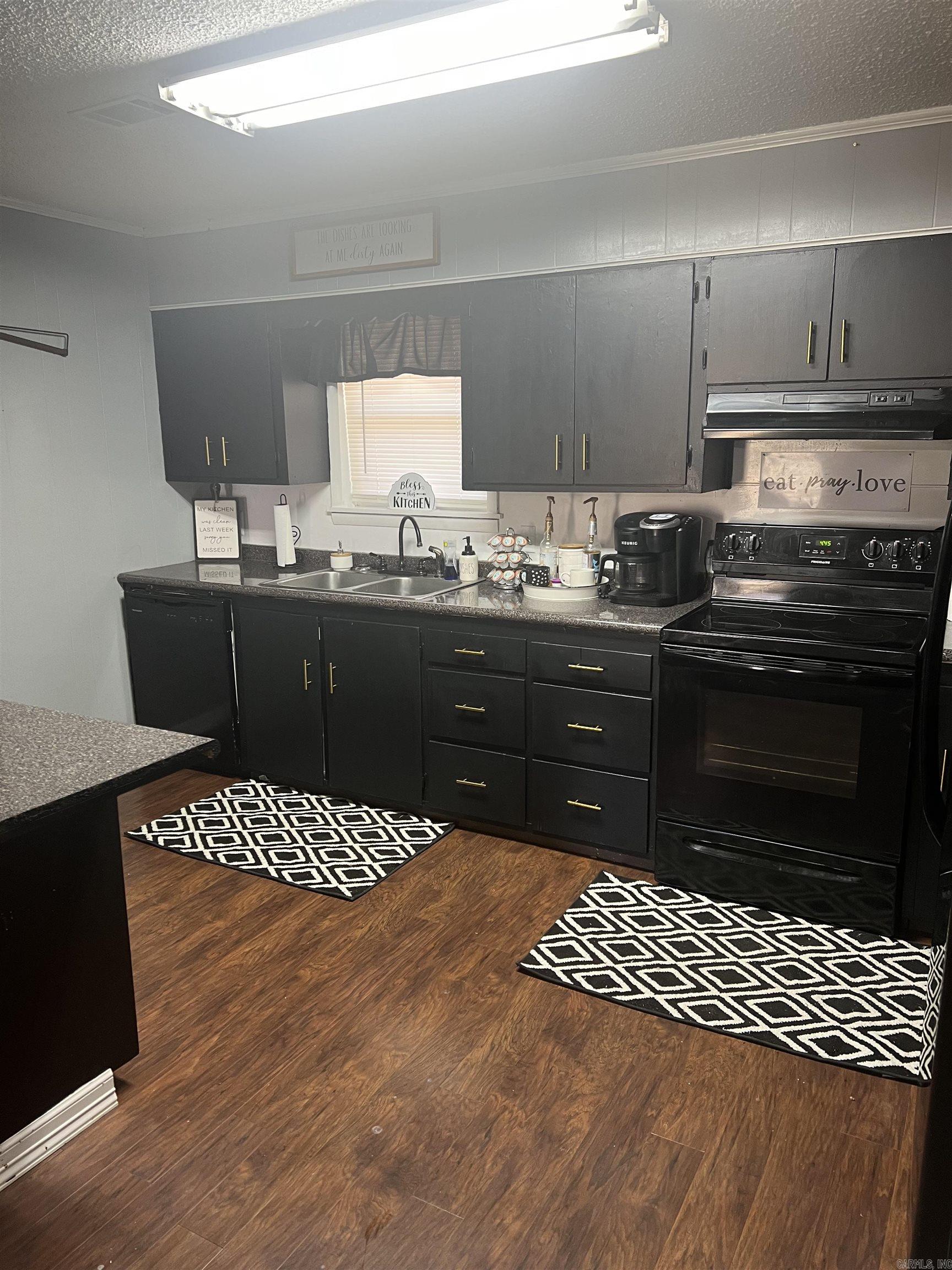 MOORES COUNTRY CLUB - Residential