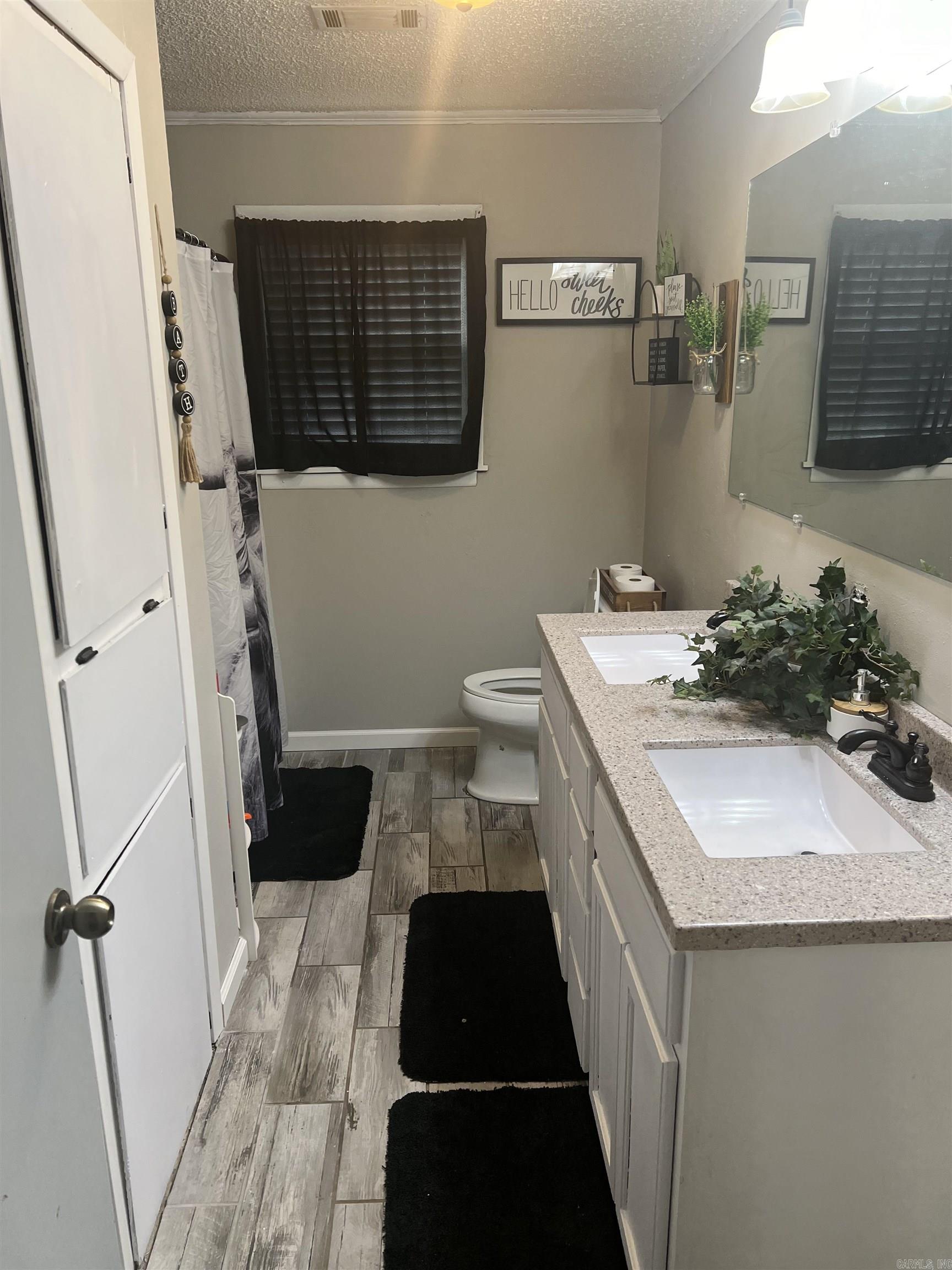 MOORES COUNTRY CLUB - Residential