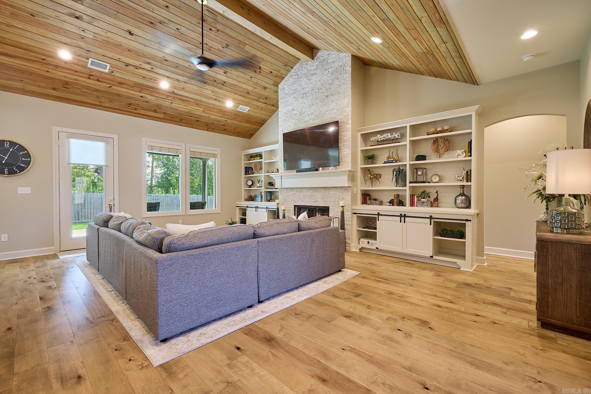 ARLINGTON PARK - Residential