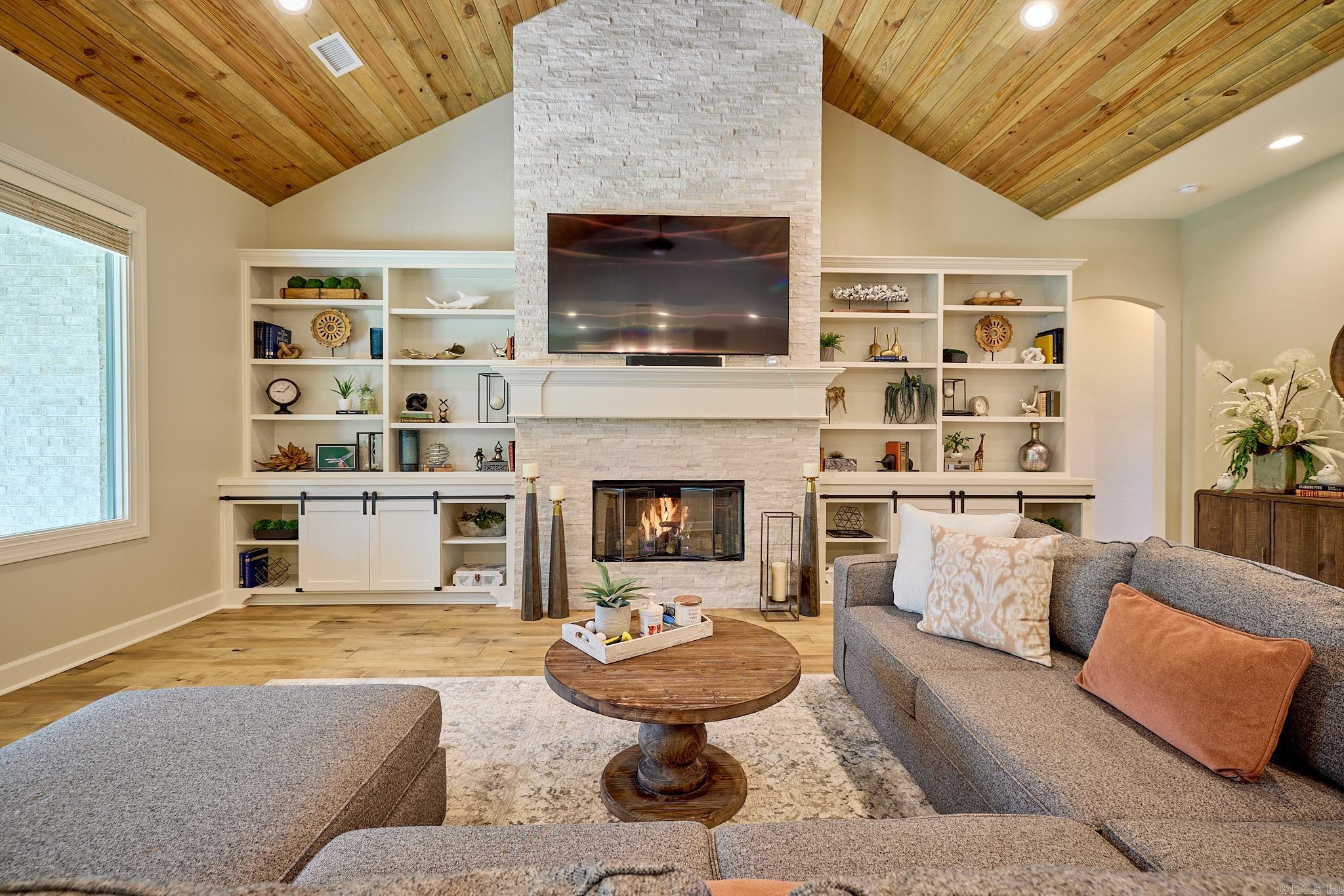 ARLINGTON PARK - Residential