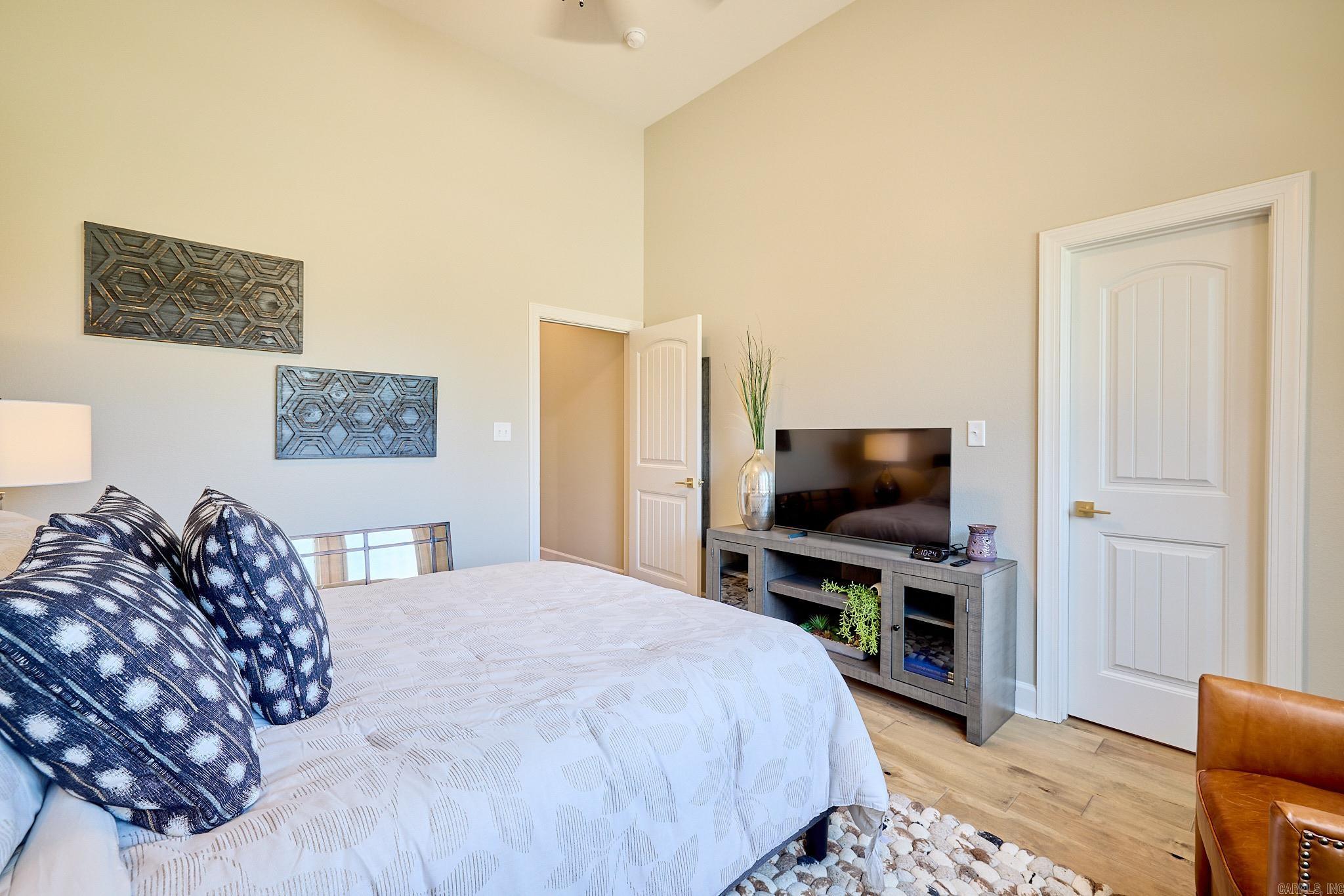 ARLINGTON PARK - Residential