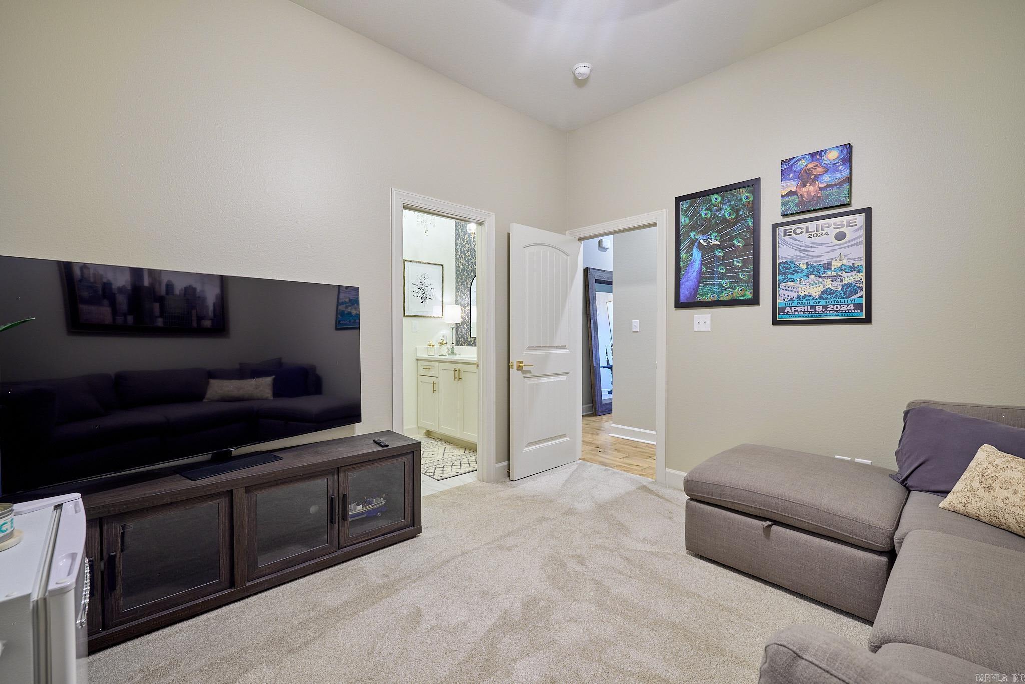 ARLINGTON PARK - Residential