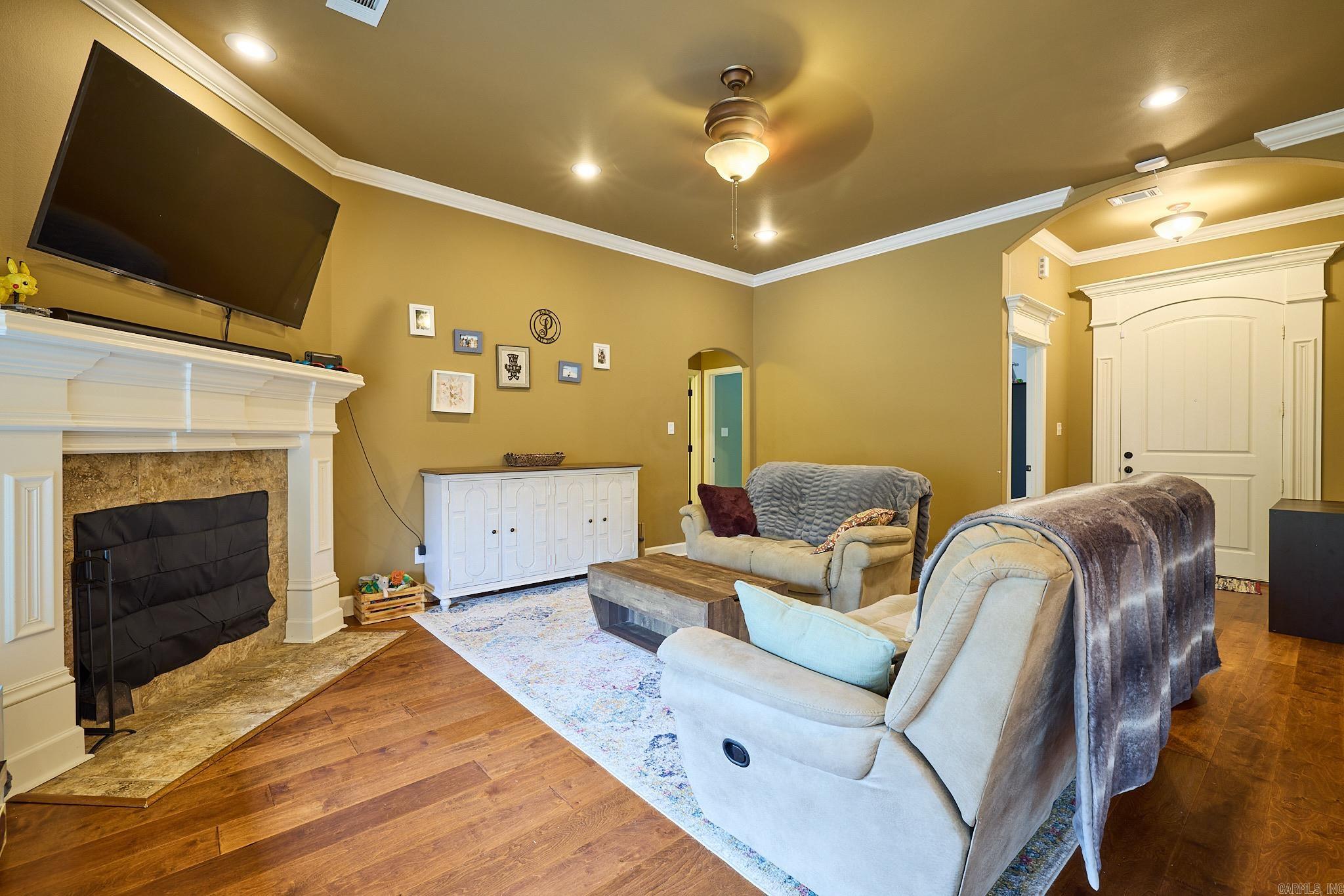 HICKORY HILL - Residential