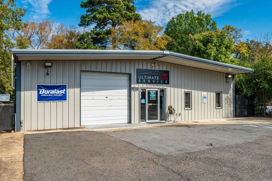 Exceptional Commercial Opportunity n a High-Traffic Location within walking distance of Oaklawn Gaming and Casino. Position your business for success with this rare opportunity featuring move-in-ready commercial building in a central location with outstanding visibility and a high daily traffic count. A potential turn-key opportunity. 209 Golf Links is perfectly configured for auto service or mechanical operations, featuring three bays with lifts, an overhead door, and a thoughtfully updated interior. Additional features include a kitchen area, office space, and a bathroom with shower, combining functionality and comfort for both staff and clients. Together, these properties deliver prime exposure, modern upgrades, and immediate usability—a rare combination in today’s market. Don’t miss this opportunity to secure a high-quality commercial building in a thriving, high-visibility location!