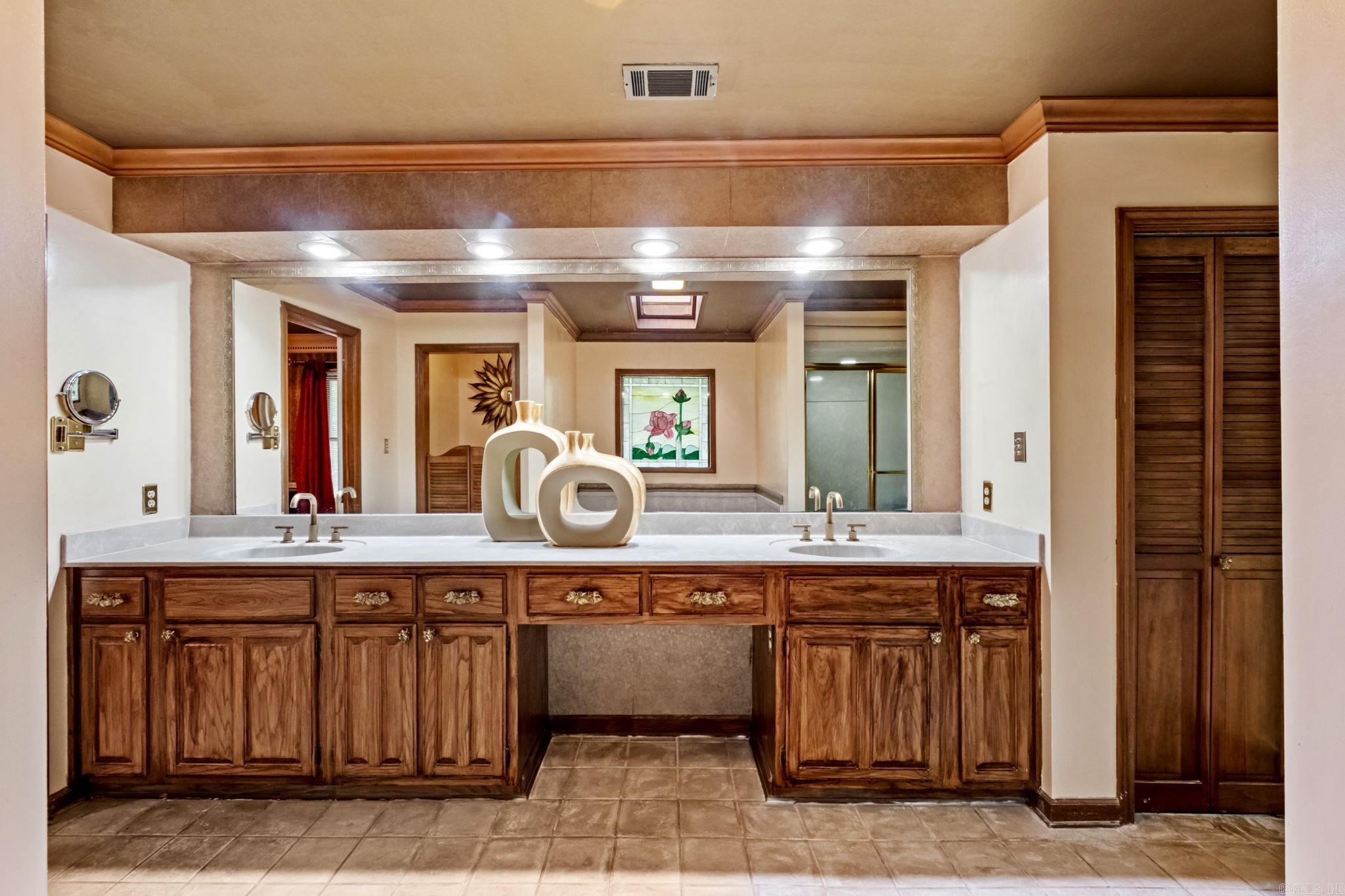 MAUMELLE CLUB MANOR TO CRYSTAL - Residential