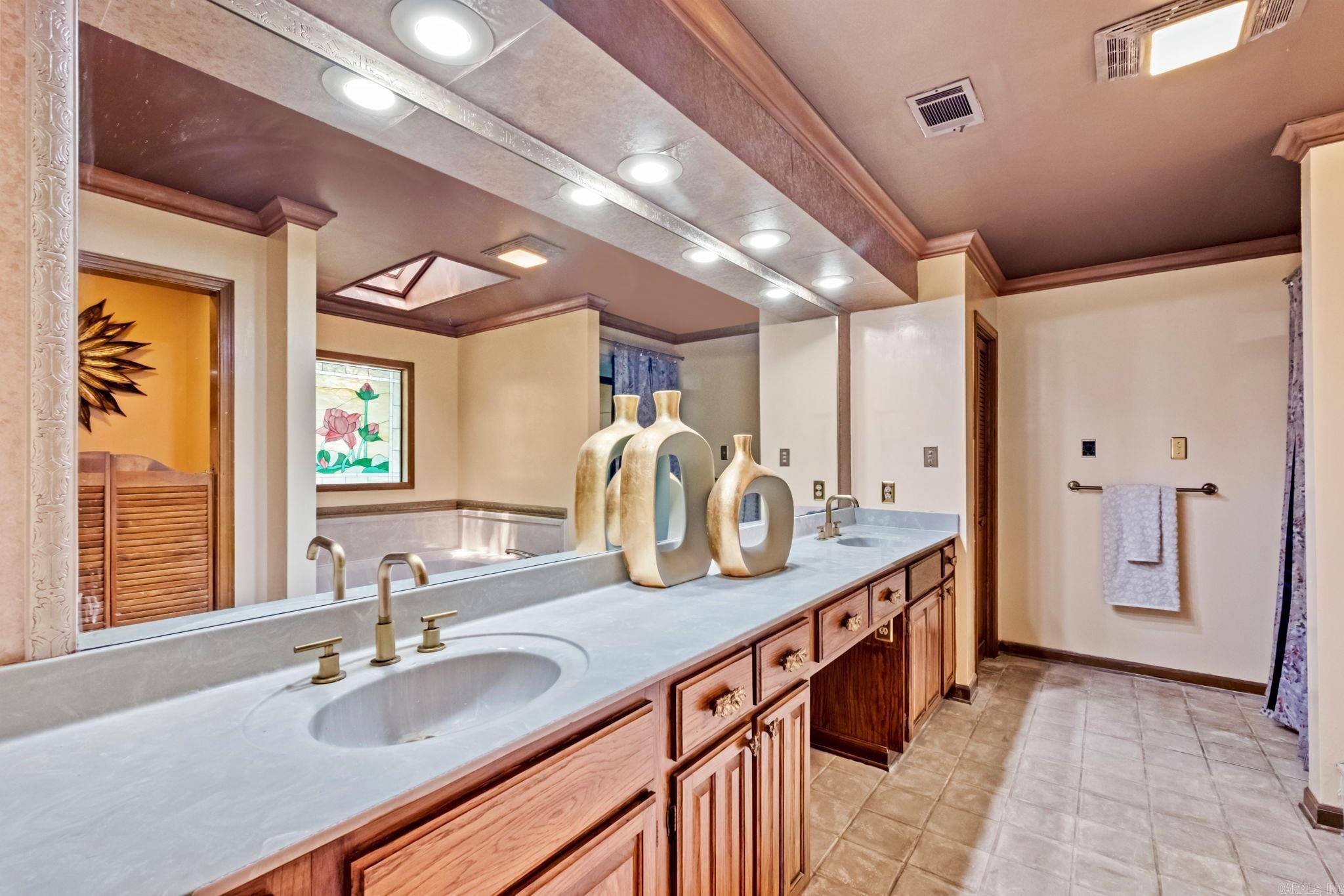 MAUMELLE CLUB MANOR TO CRYSTAL - Residential