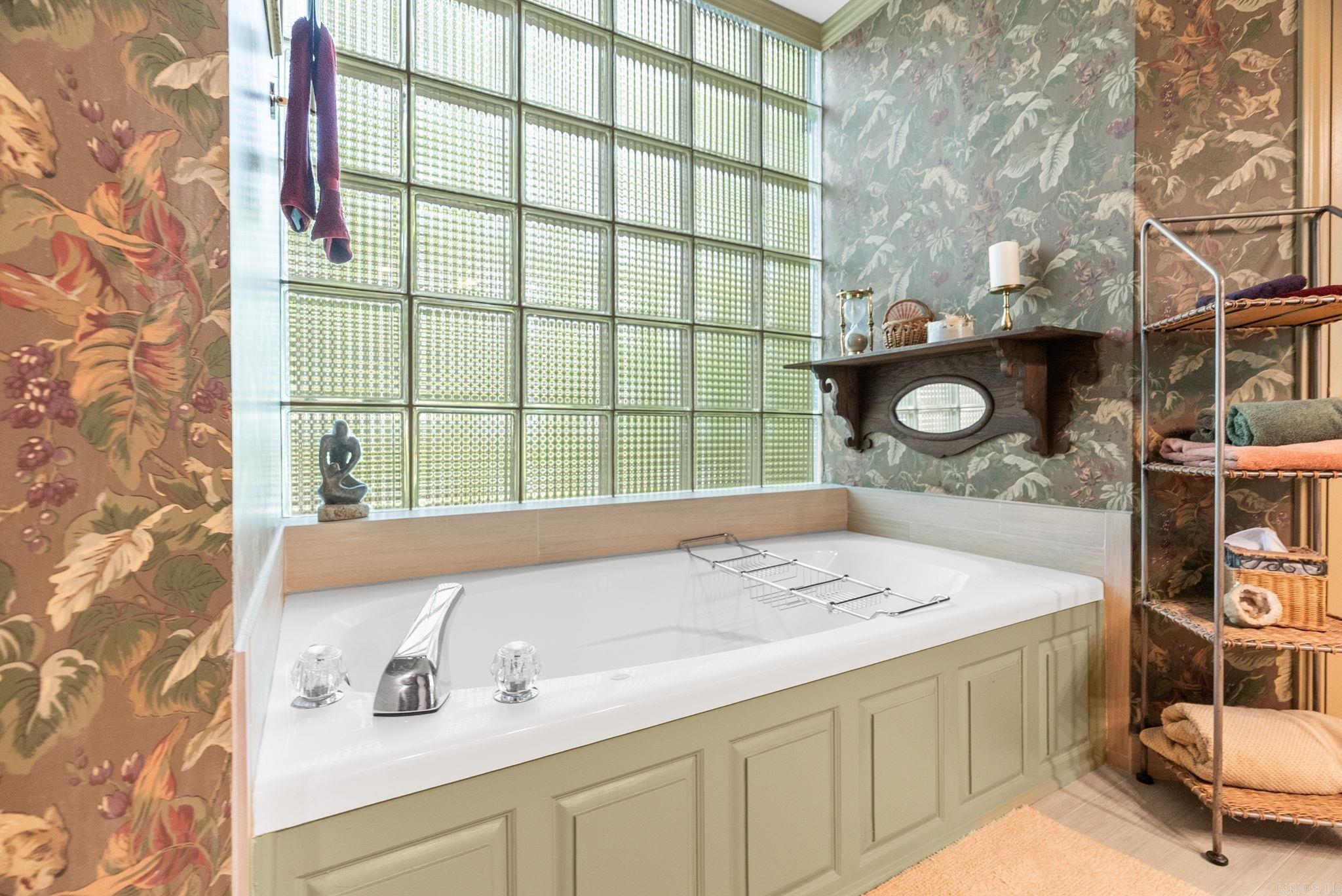 LONGLEA MANOR ADDN - Residential