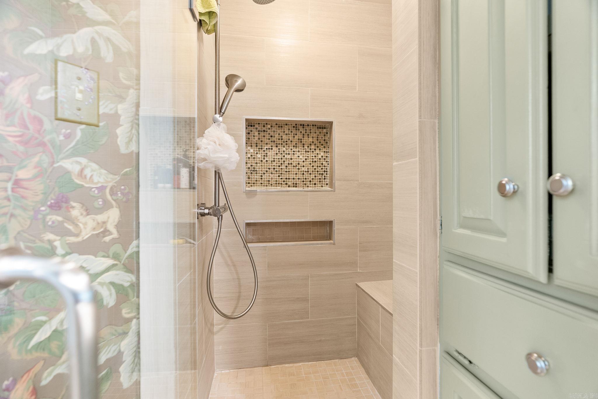 LONGLEA MANOR ADDN - Residential