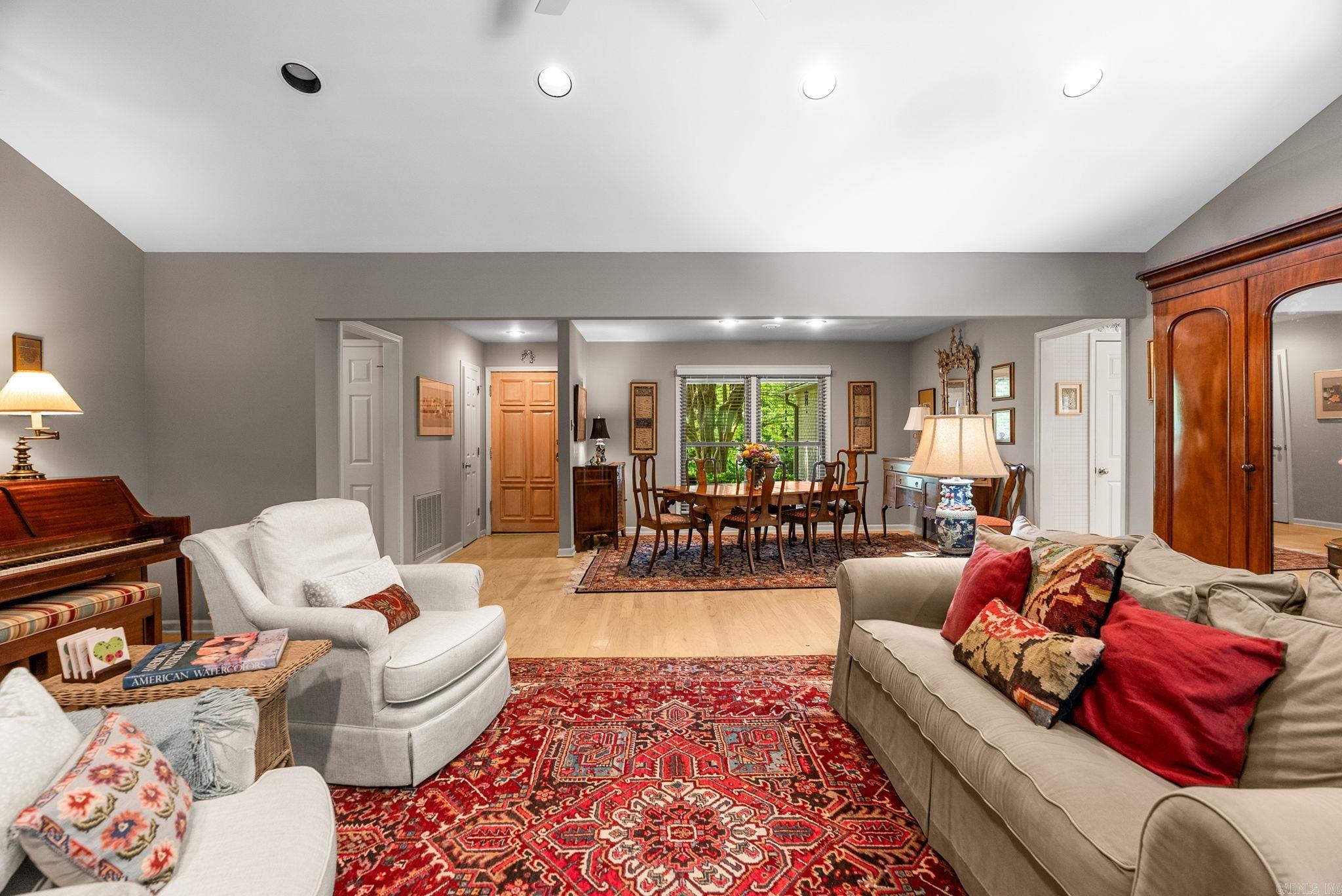 LONGLEA MANOR ADDN - Residential