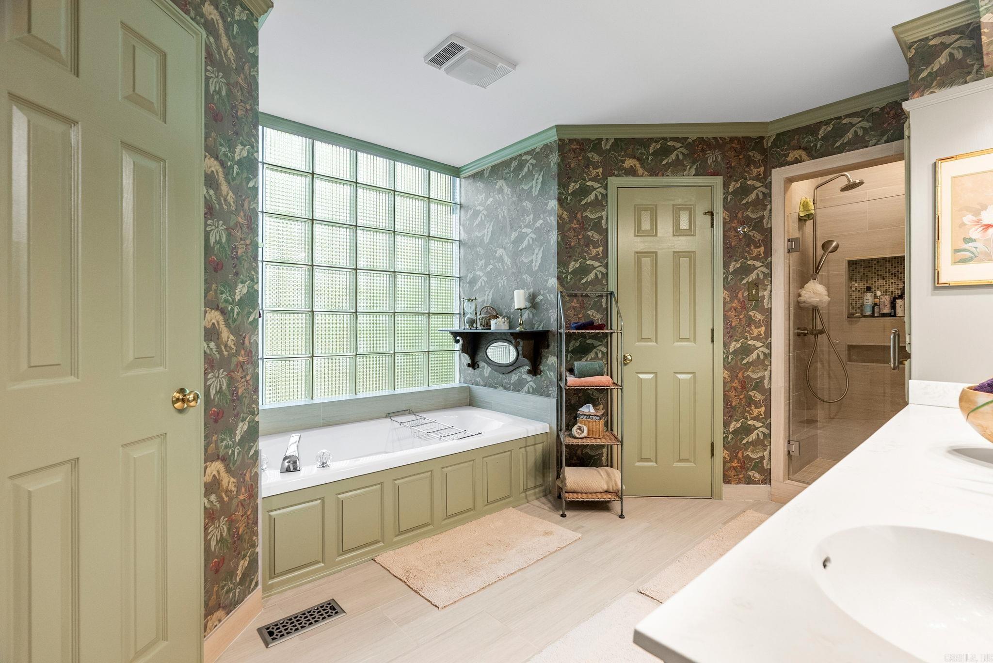 LONGLEA MANOR ADDN - Residential